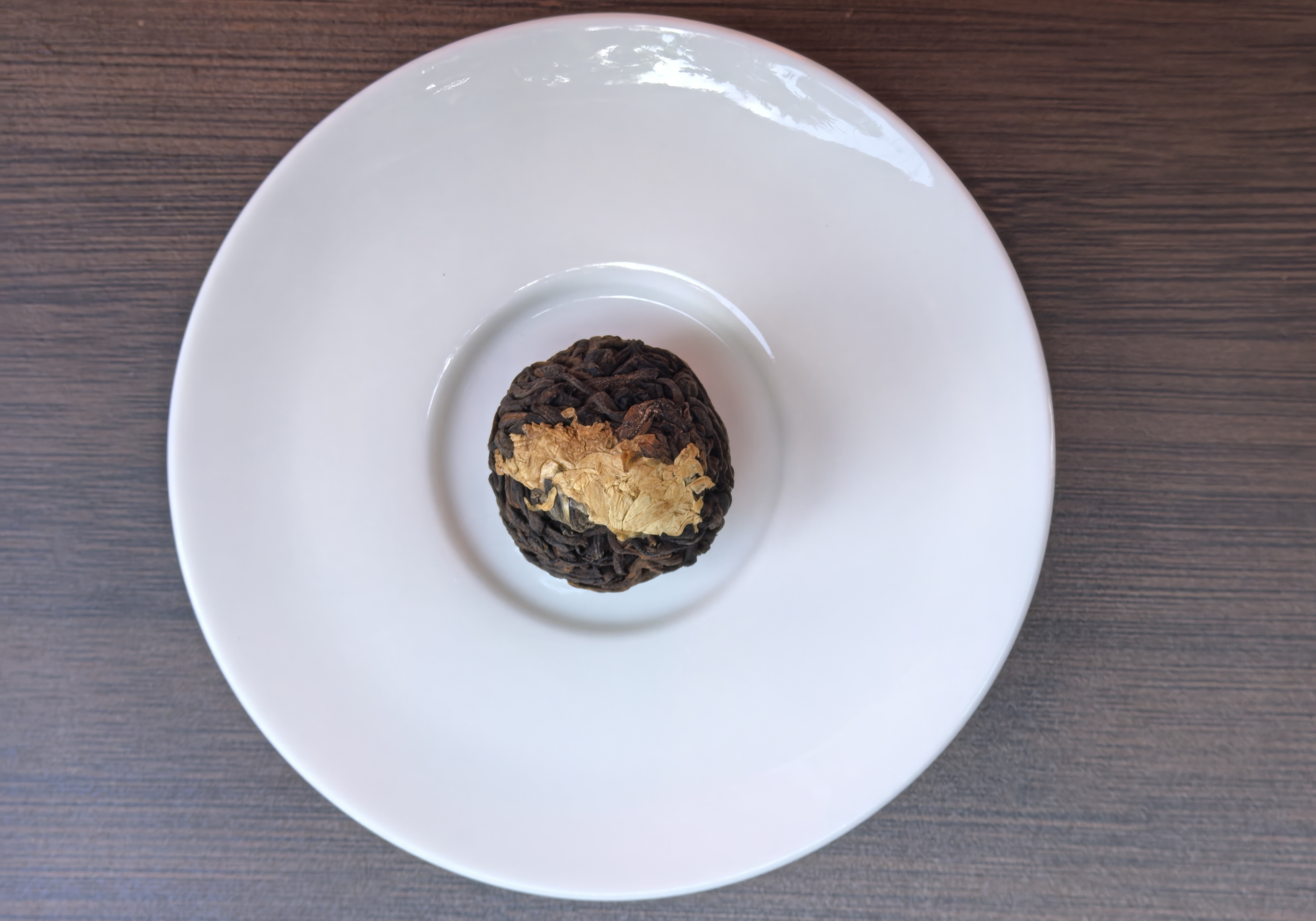 Xiaoyao Ripe Pu-erh Tea with Huangshan Gongju (Dragon Pearl)