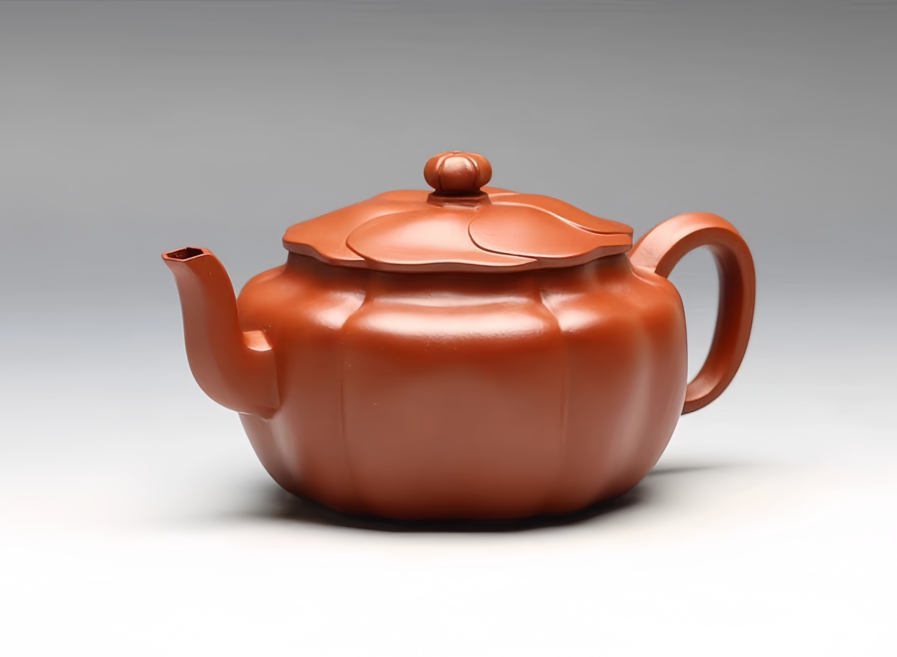 Zhou Xiaofeng's "Swirling Petals" Jun De Ribbed Yixing Zisha Teapot