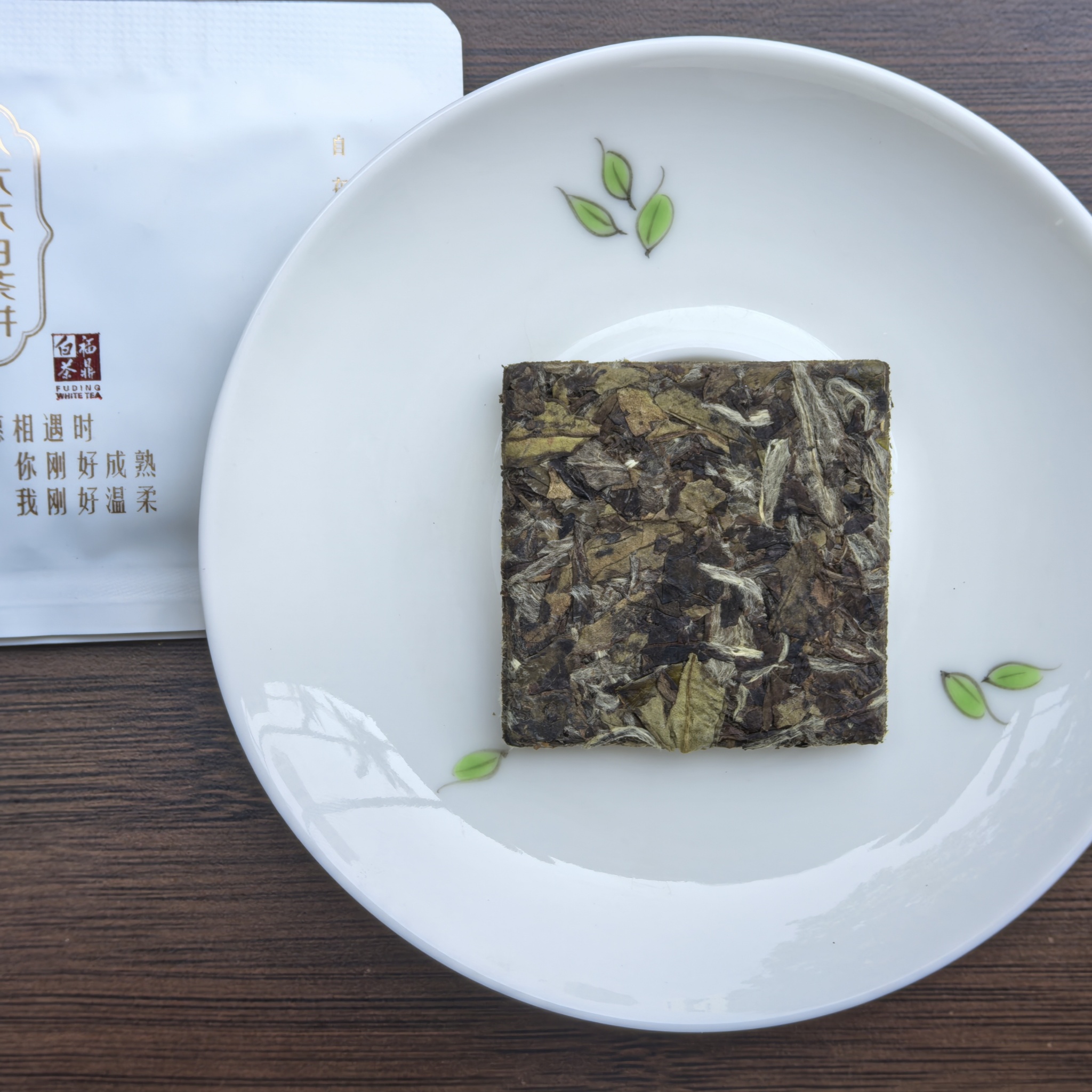 Lullull Pressed White Tea Cake