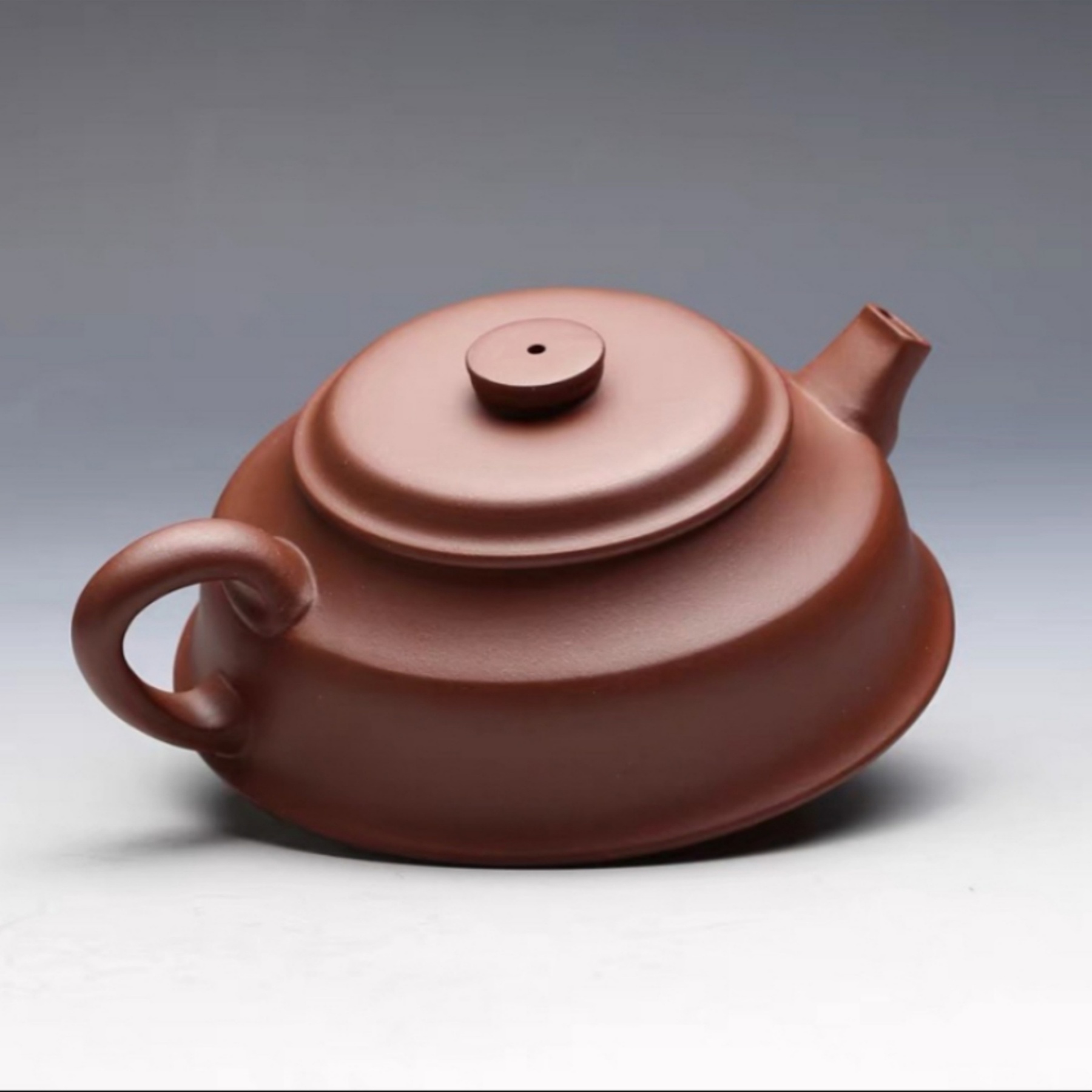 Fully Hand-Carved 'Listening to Pines' Zhu Ni Panzhong Yixing zisha Teapot