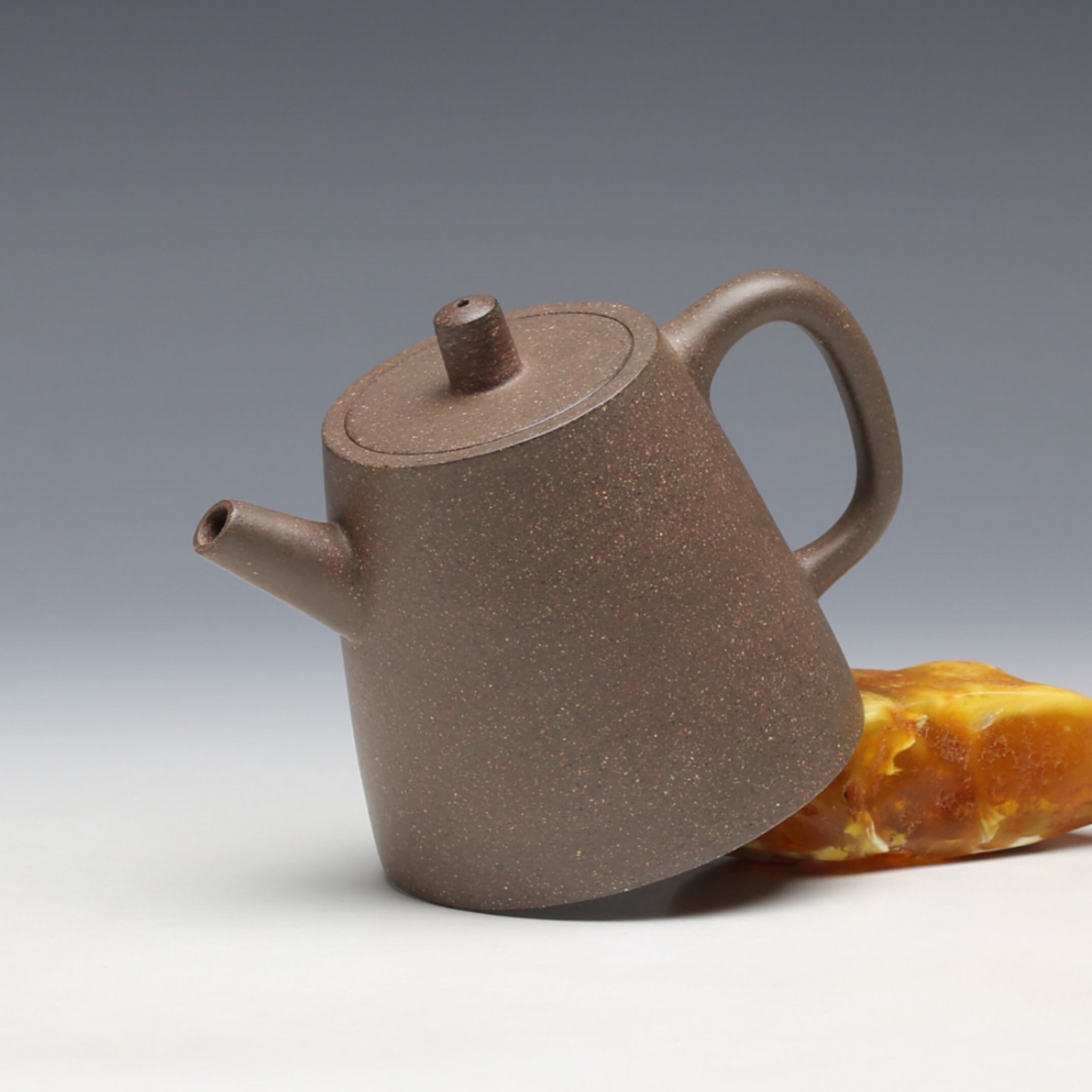 Classic Mengchen Yixing Zisha Teapot (Replica of Antique Spring-Drawing Style)