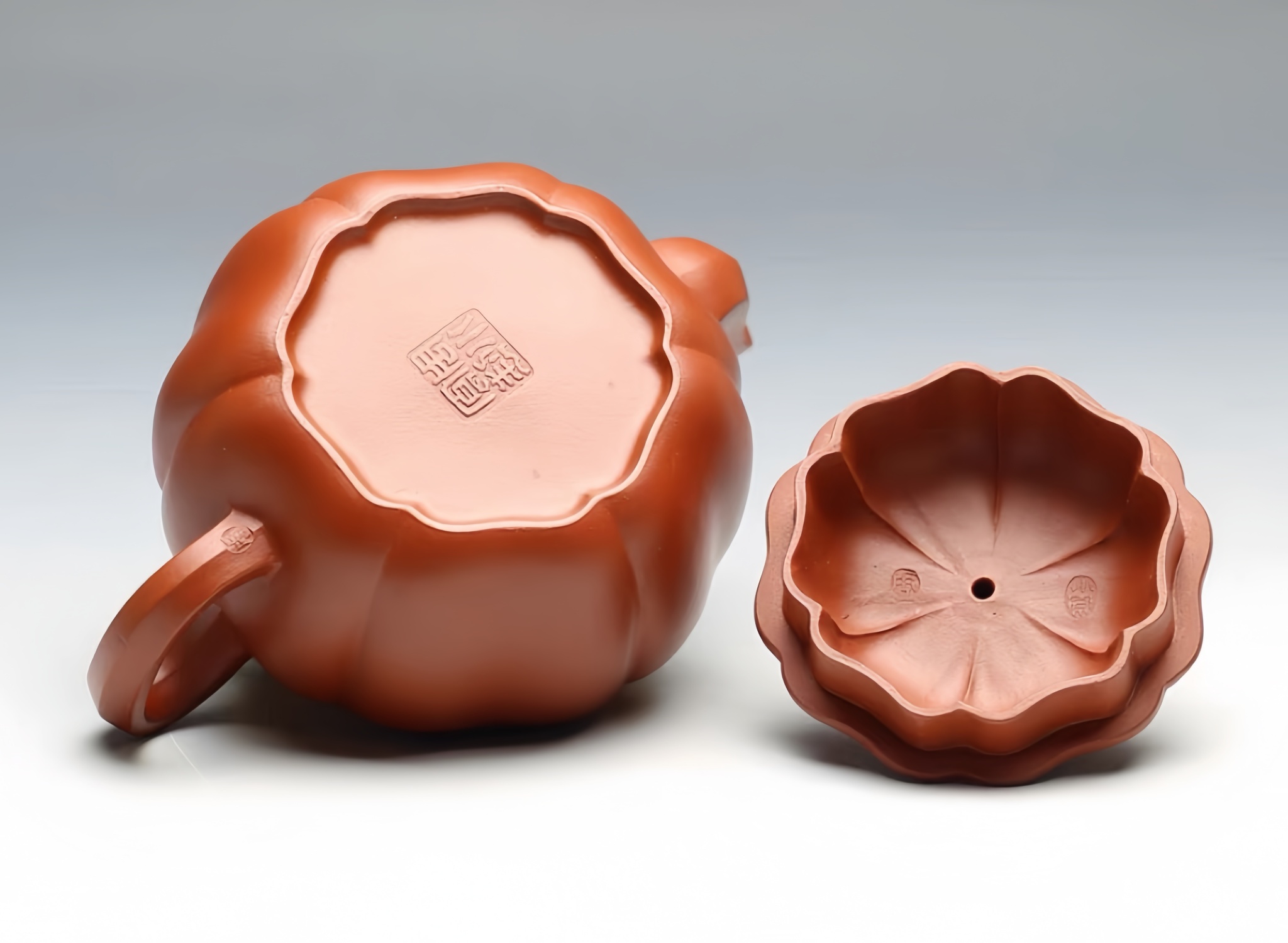 Zhou Xiaofeng's "Swirling Petals" Jun De Ribbed Yixing Zisha Teapot
