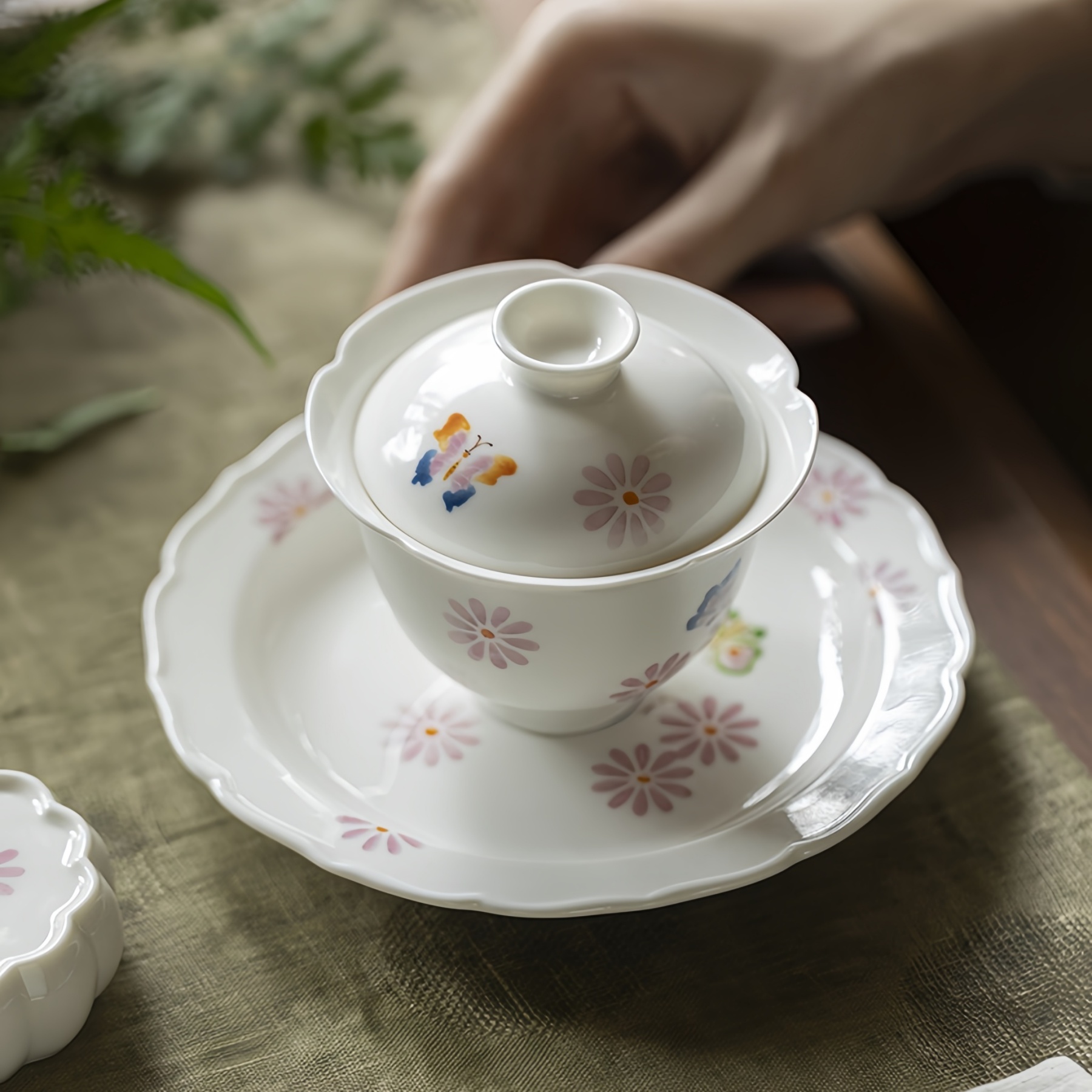 Hand-Painted Underglaze Butterfly & Chrysanthemum Jade Porcelain Gongfu Gaiwan