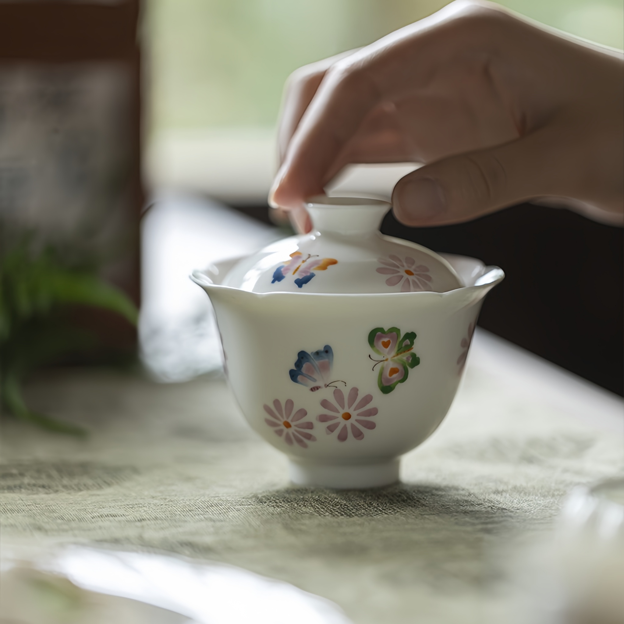 Hand-Painted Underglaze Butterfly & Chrysanthemum Jade Porcelain Gongfu Gaiwan