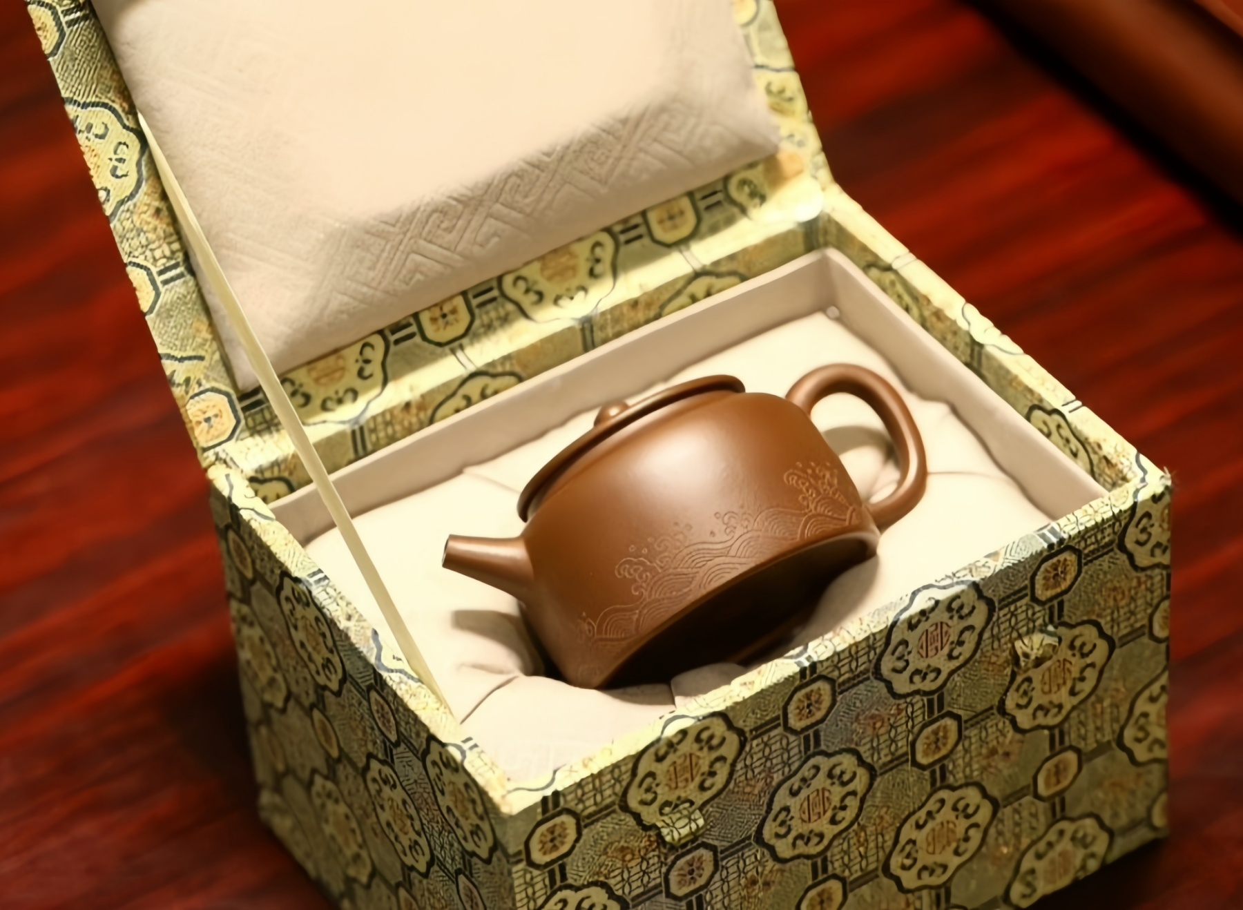 Yixing Old Purple Clay Flat Lid & Lotus Seed Zisha Teapot