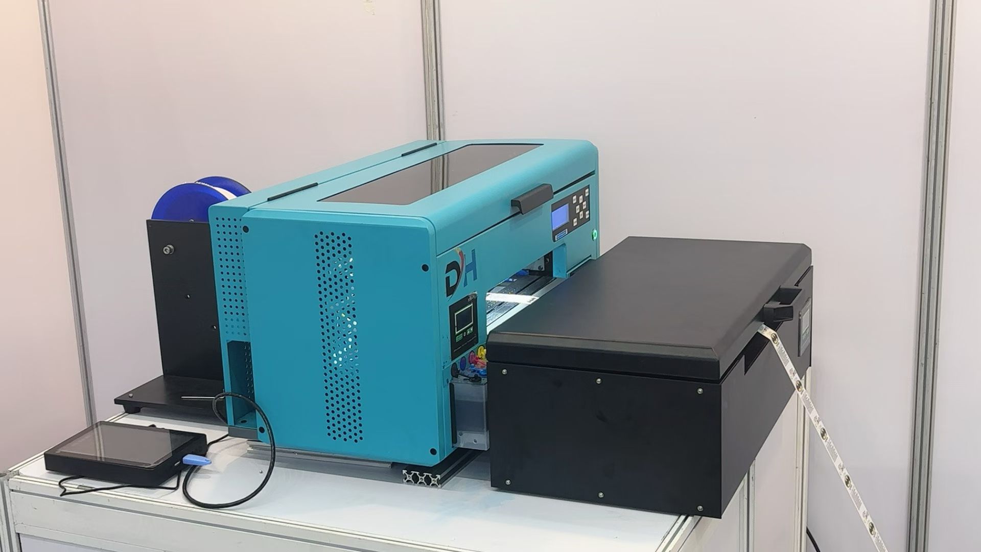 Flexographic printing machine for textile materials