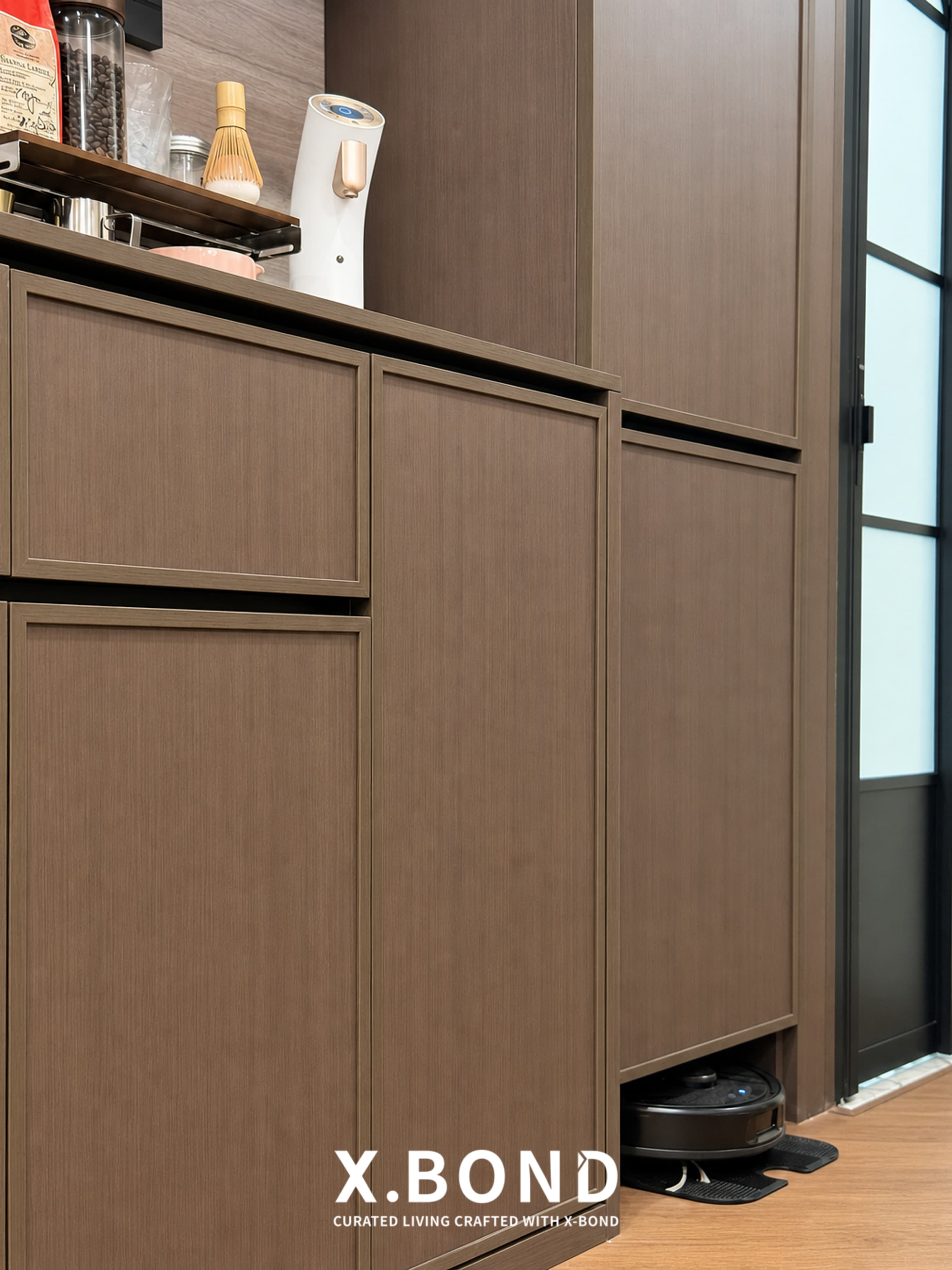 Warm French Wooden HDB Full House in Clementi Ave 4