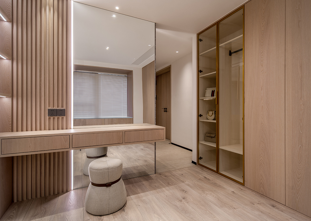 Wardrobes/Walk-in Closet