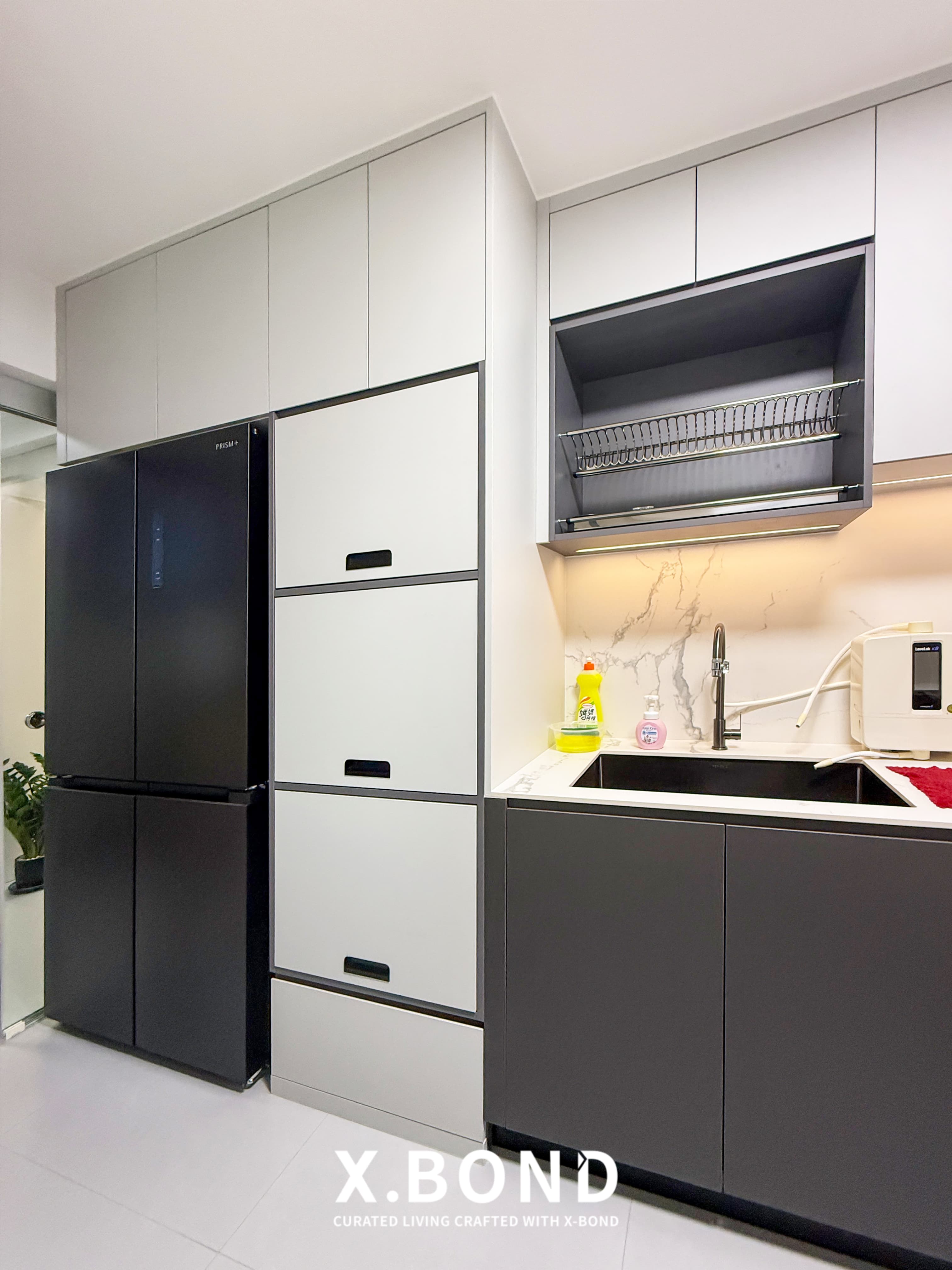 Modern Contemporary Grey-Themed HDB in Kent Ridge