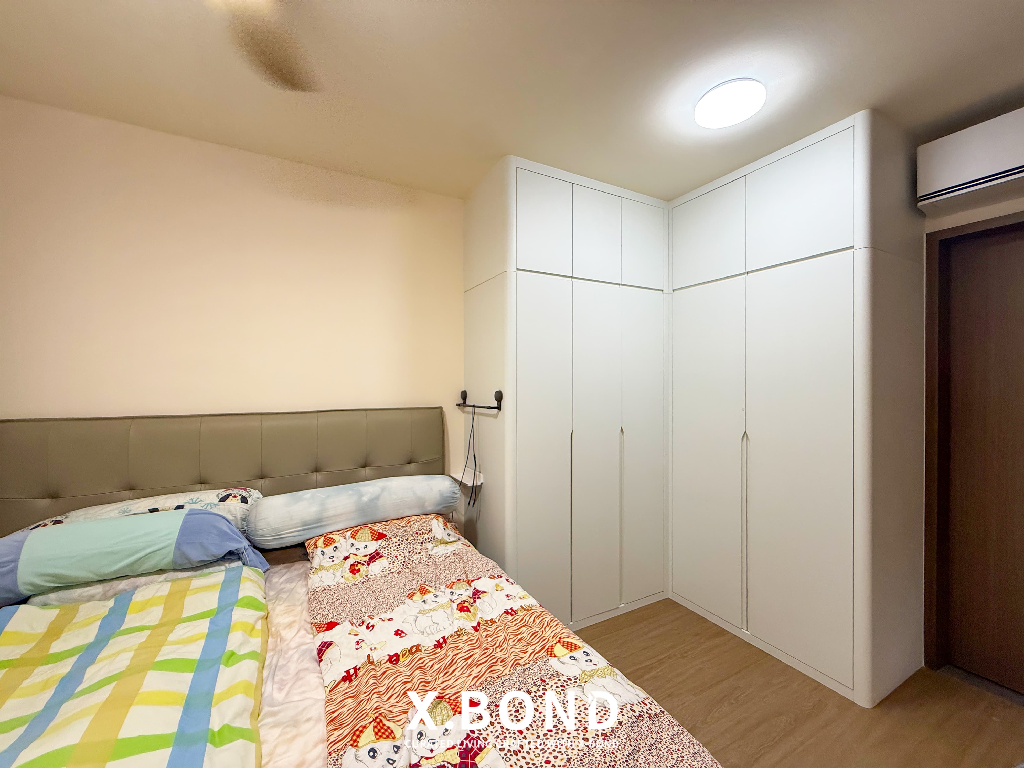 Warm & Minimalist Full-House Customization in Circuit Road