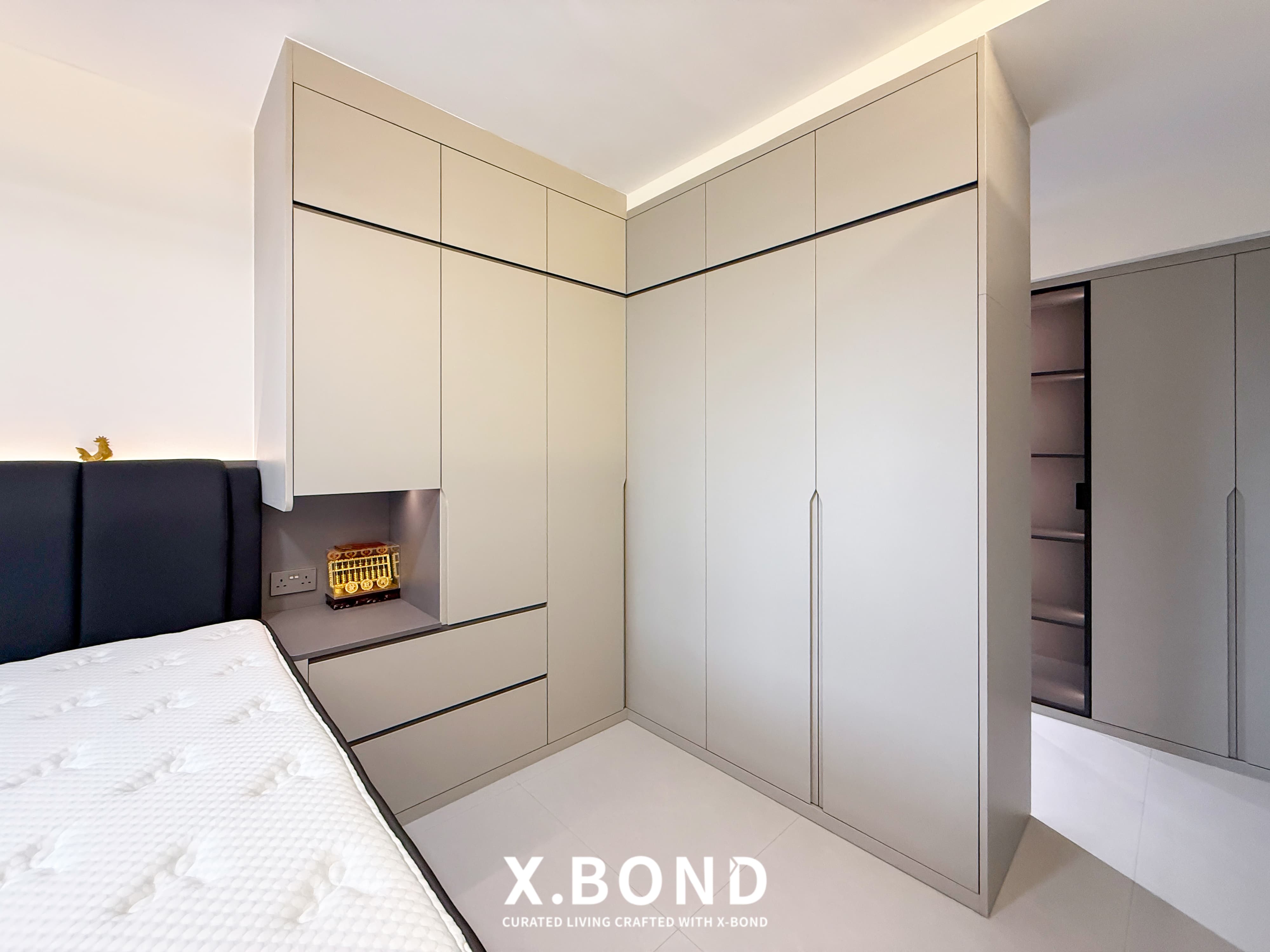 Modern Contemporary Grey-Themed HDB in Kent Ridge