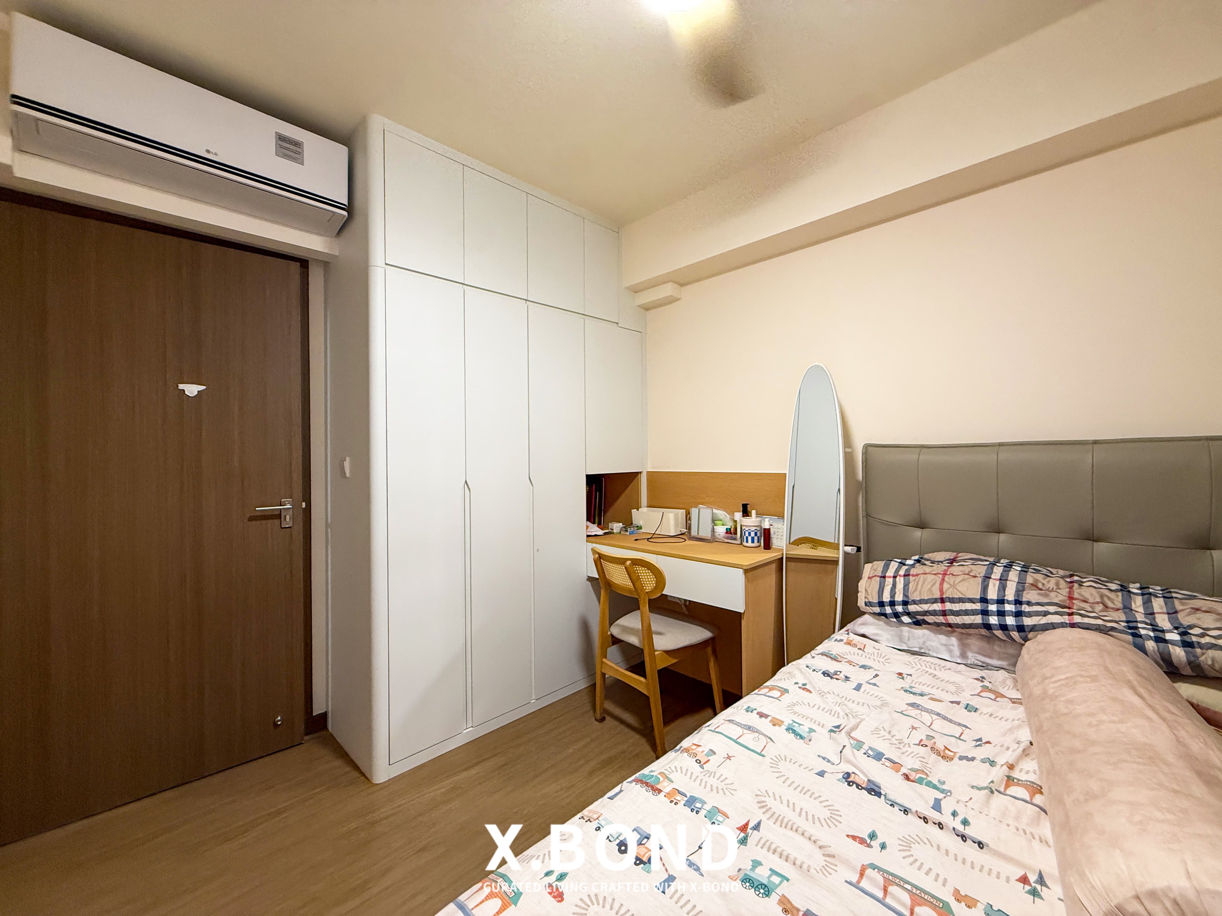 Warm & Minimalist Full-House Customization in Circuit Road