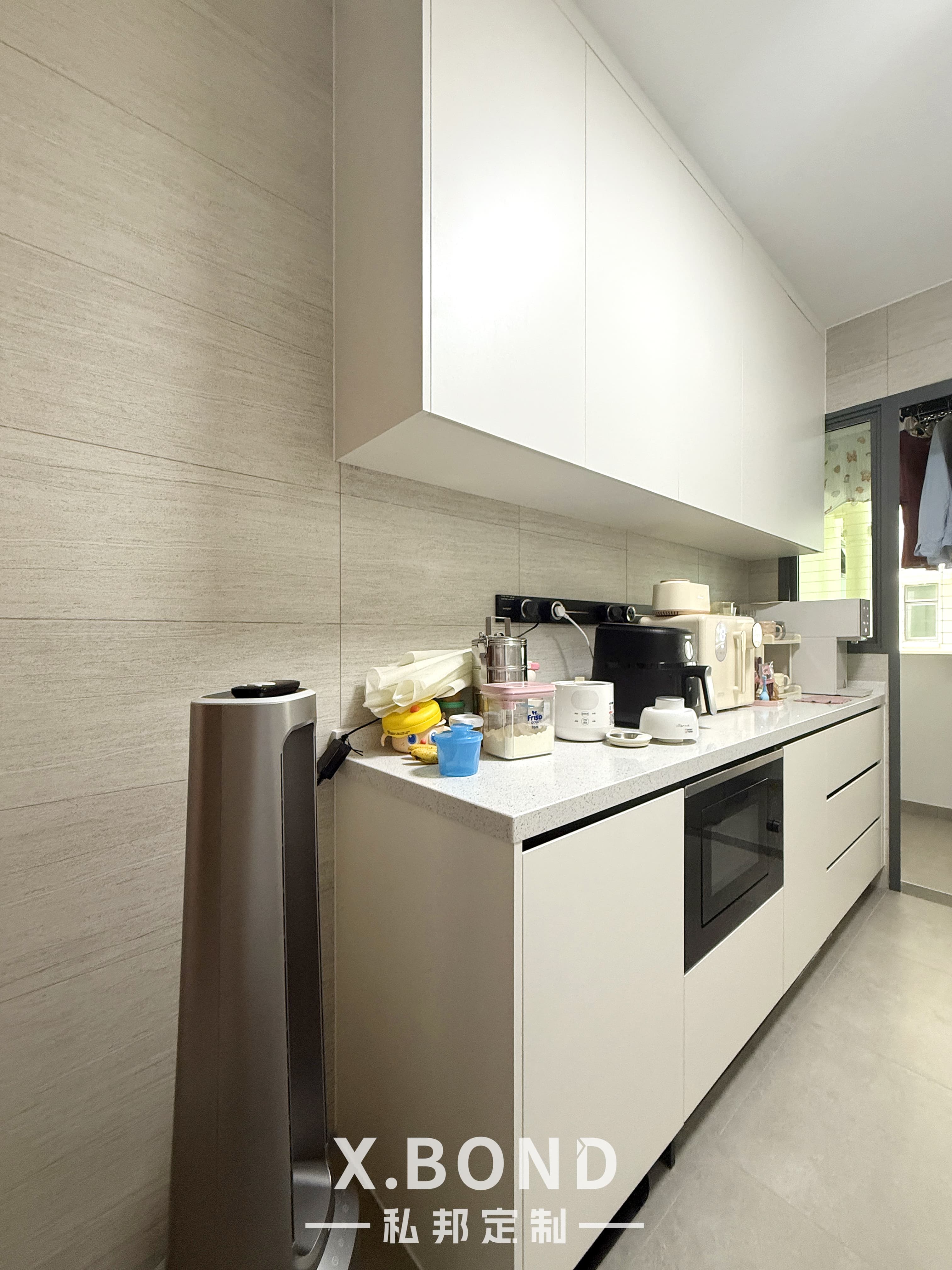 Minimalist Wood Living Space in Tengah