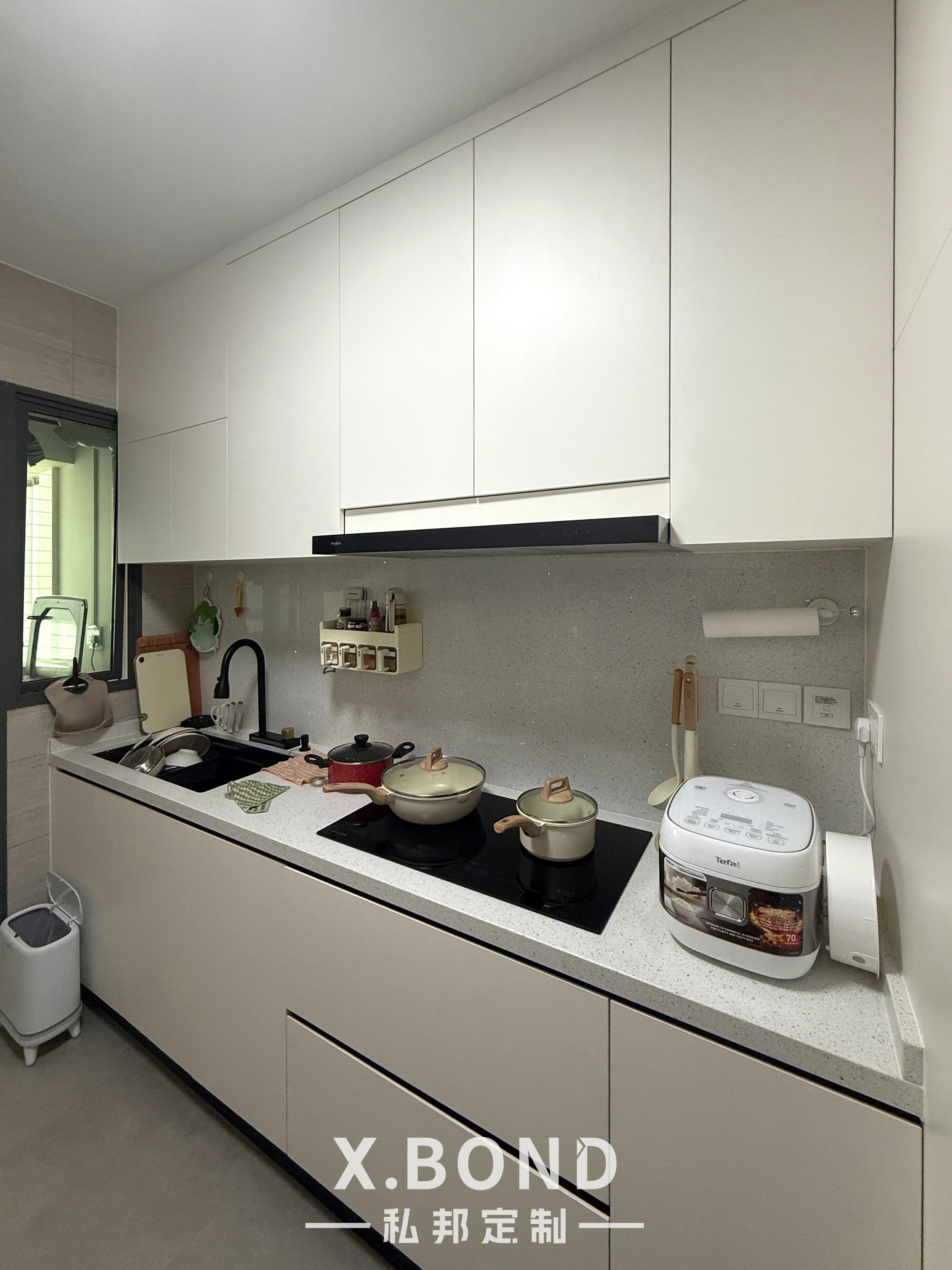 Minimalist Wood Living Space in Tengah