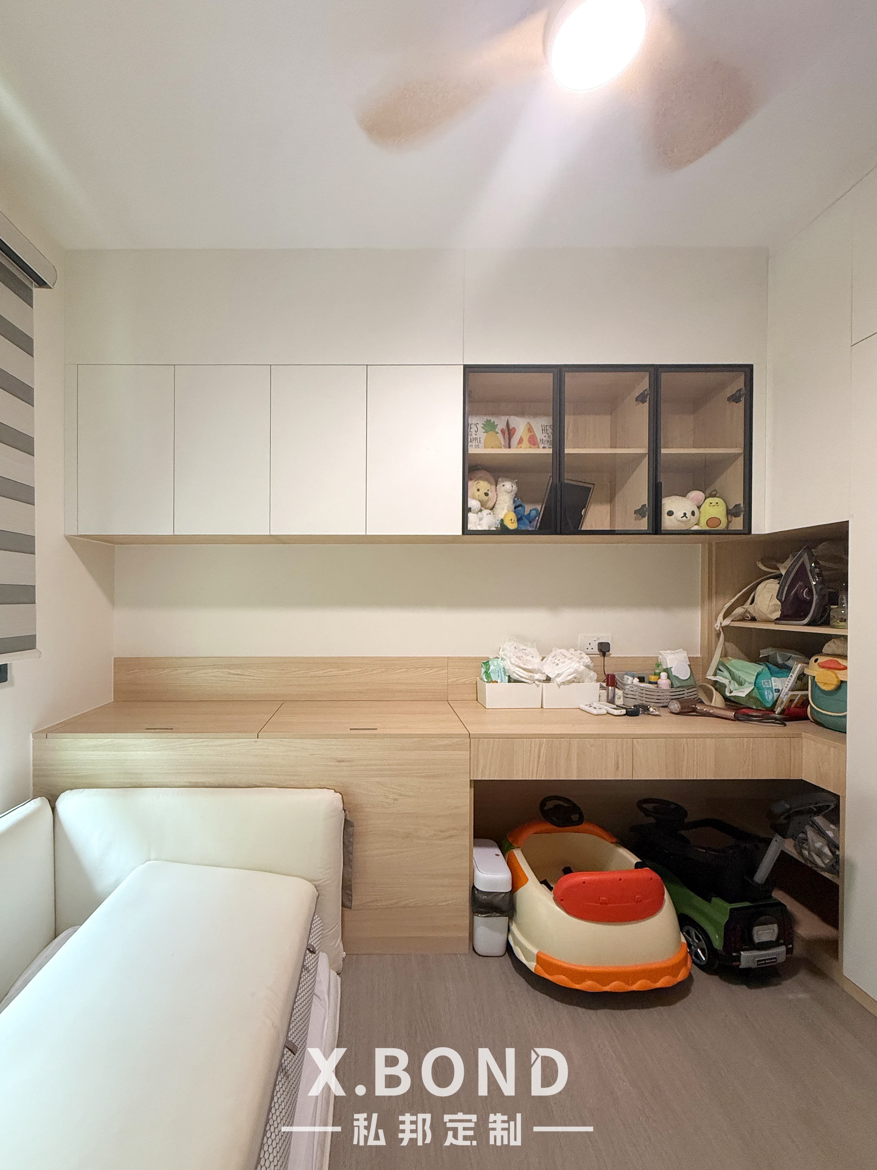 Minimalist Wood Living Space in Tengah