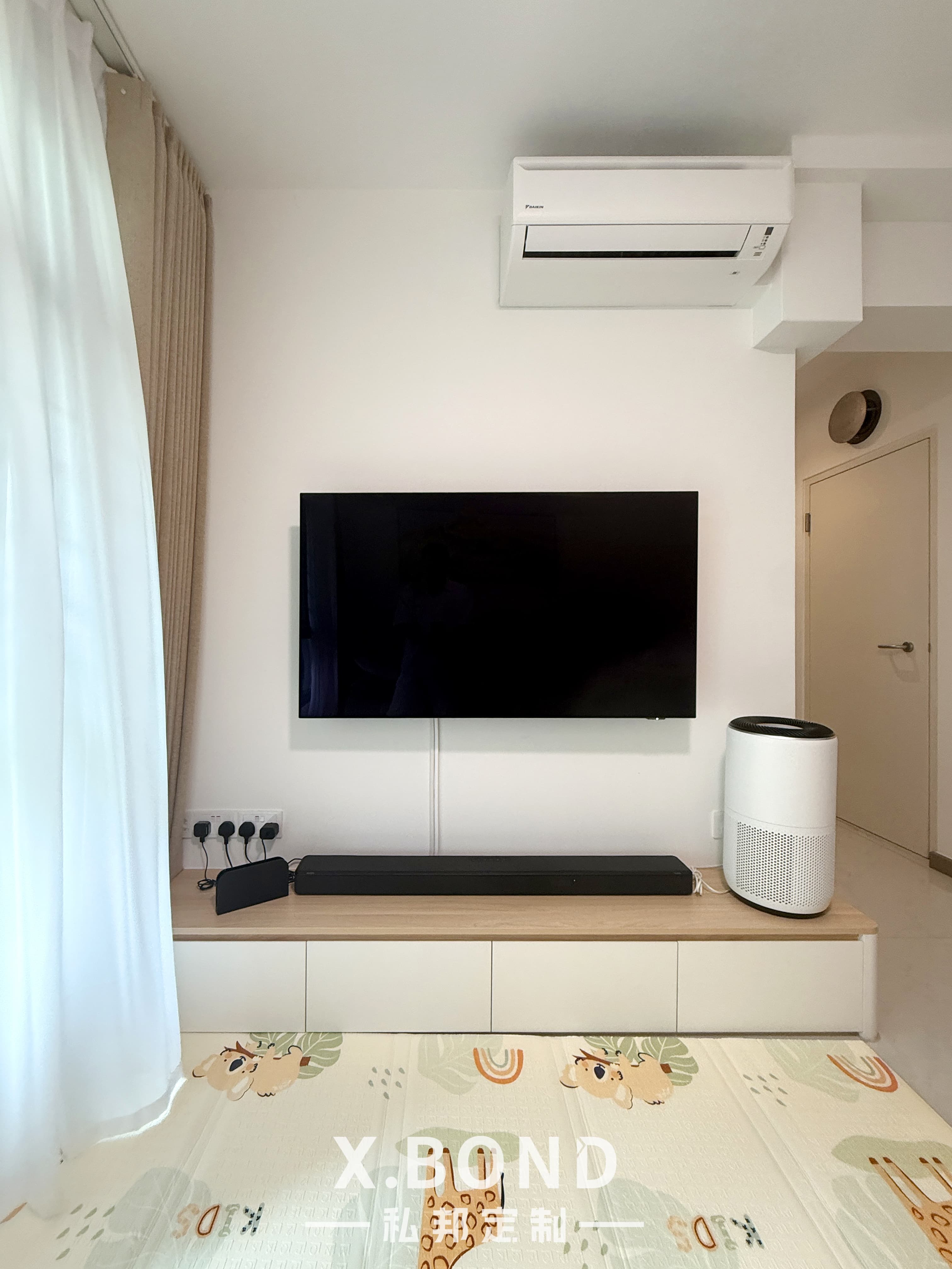 Minimalist Wood Living Space in Tengah