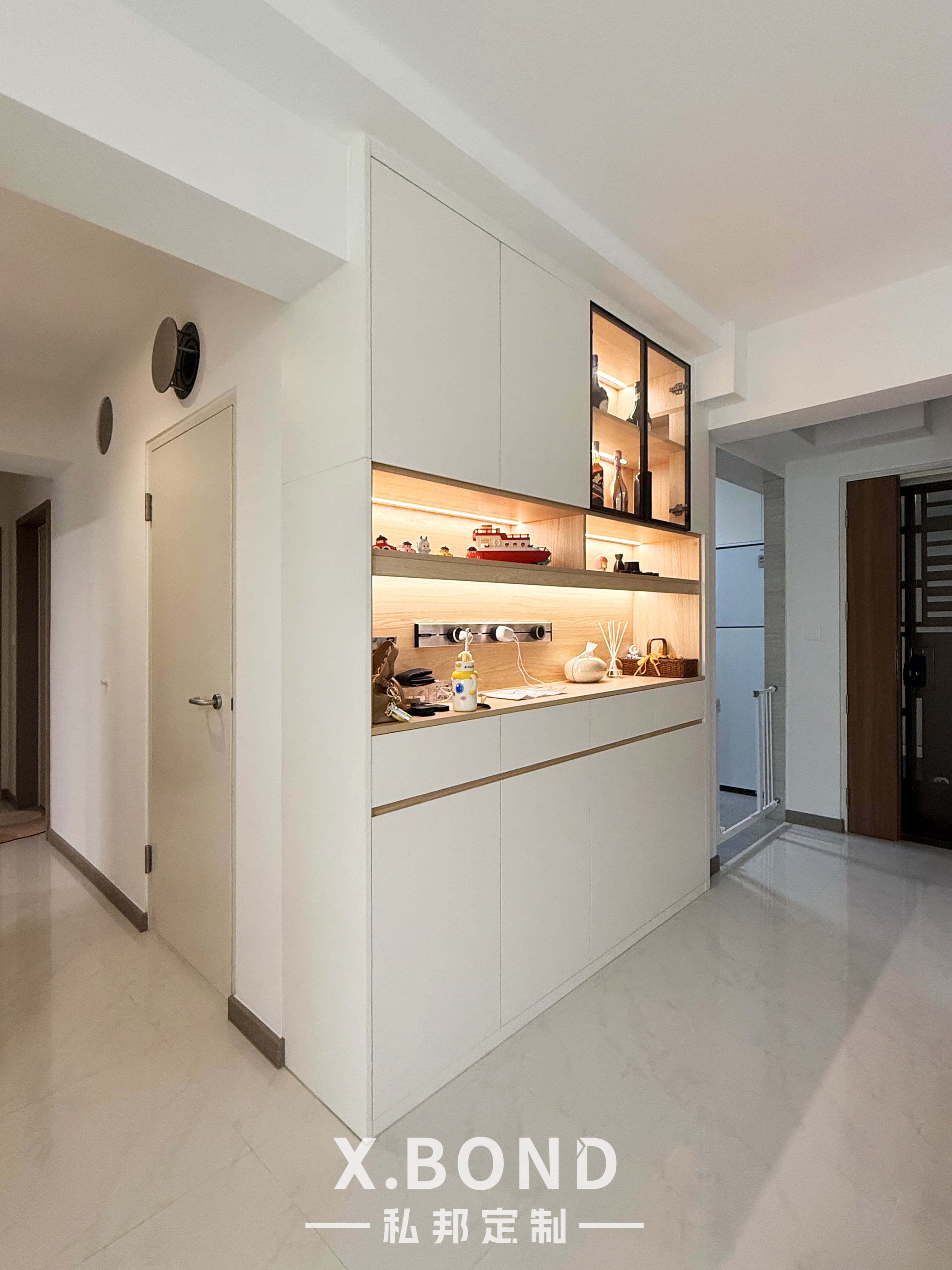 Minimalist Wood Living Space in Tengah