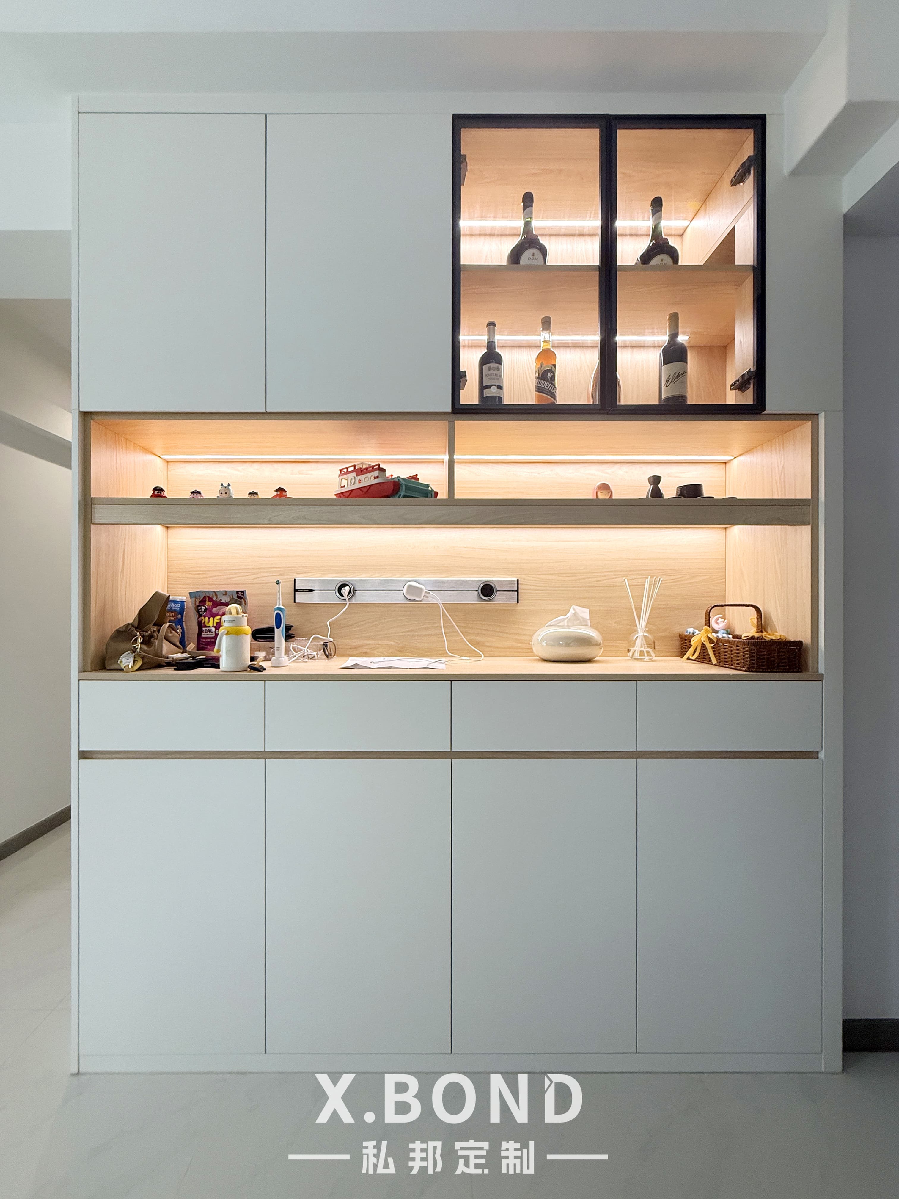 Minimalist Wood Living Space in Tengah