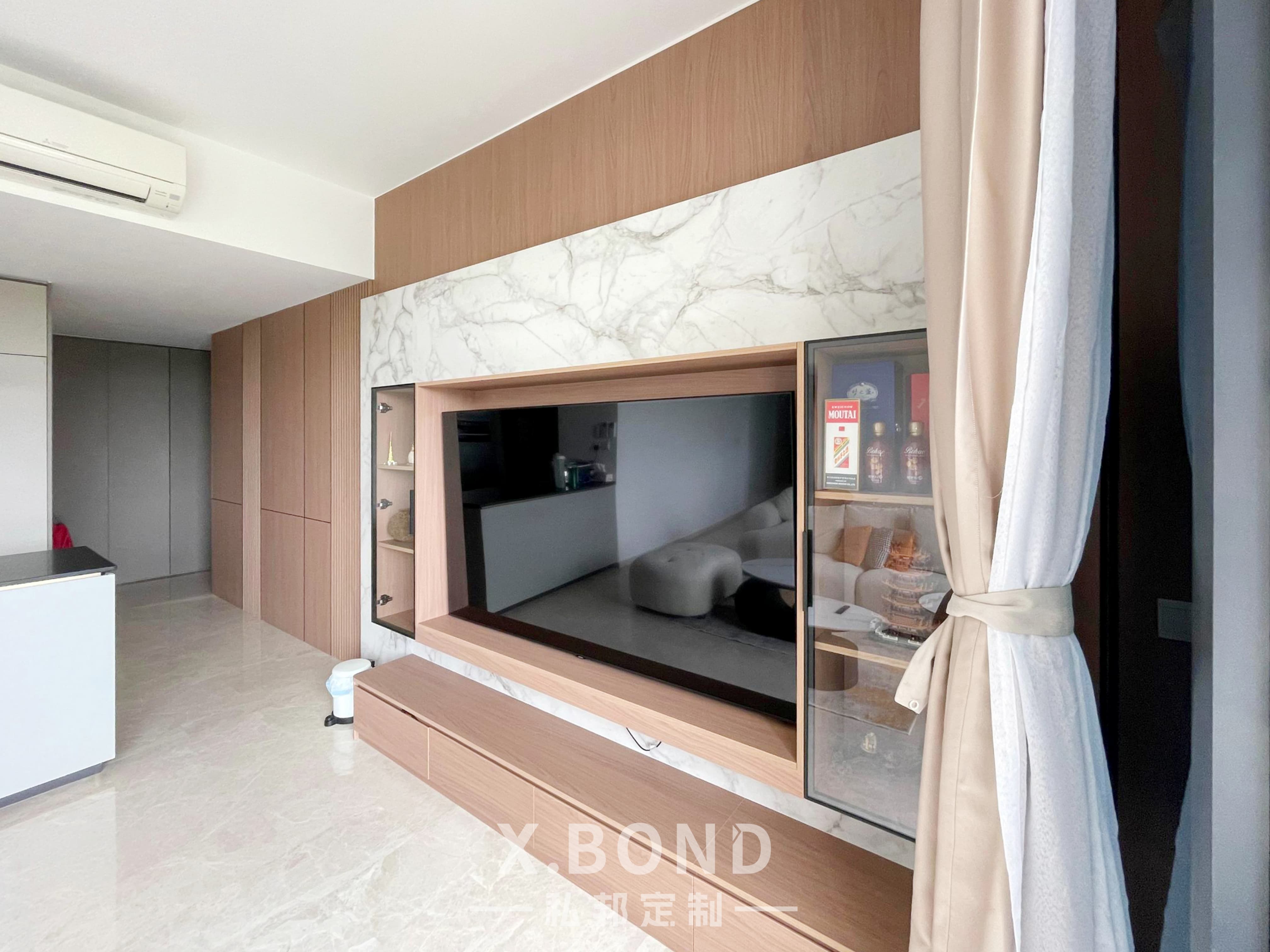 Modern Minimalist Condo with Luxe Touches in Park Colonial