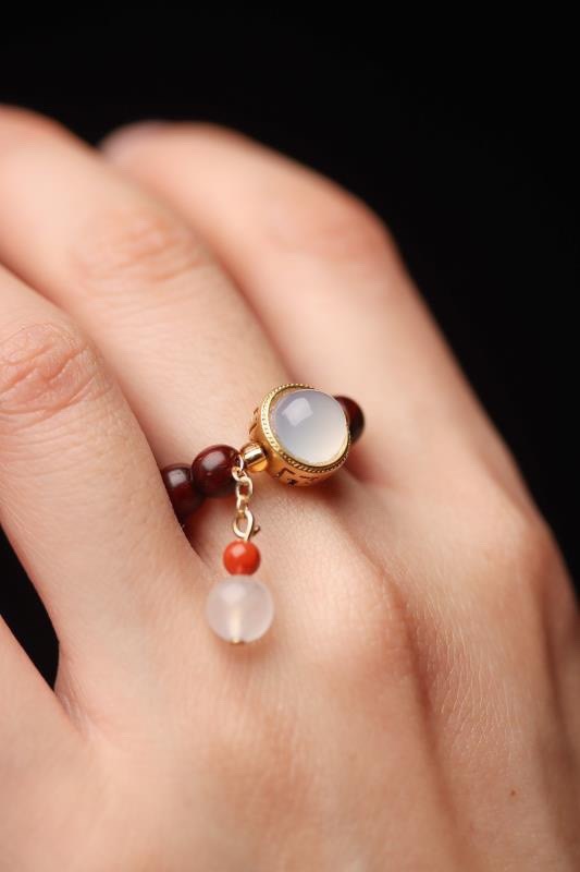 Small Leaf Red Sandalwood Beads Ring