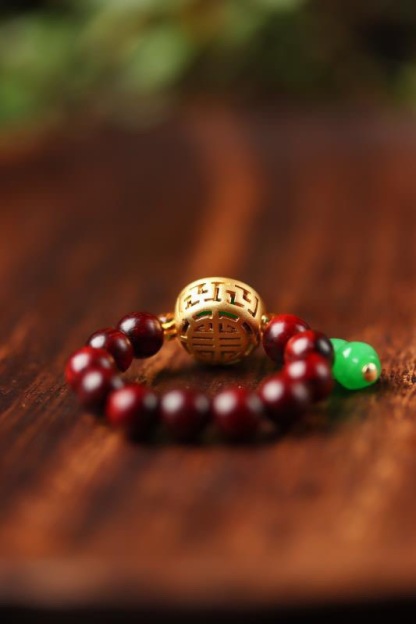 Small Leaf Red Sandalwood Beads Ring