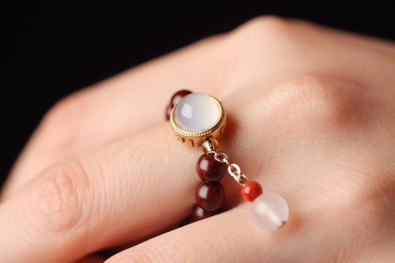Small Leaf Red Sandalwood Beads Ring
