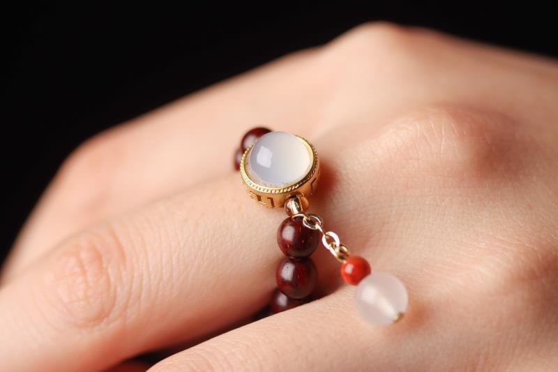 Small Leaf Red Sandalwood Beads Ring