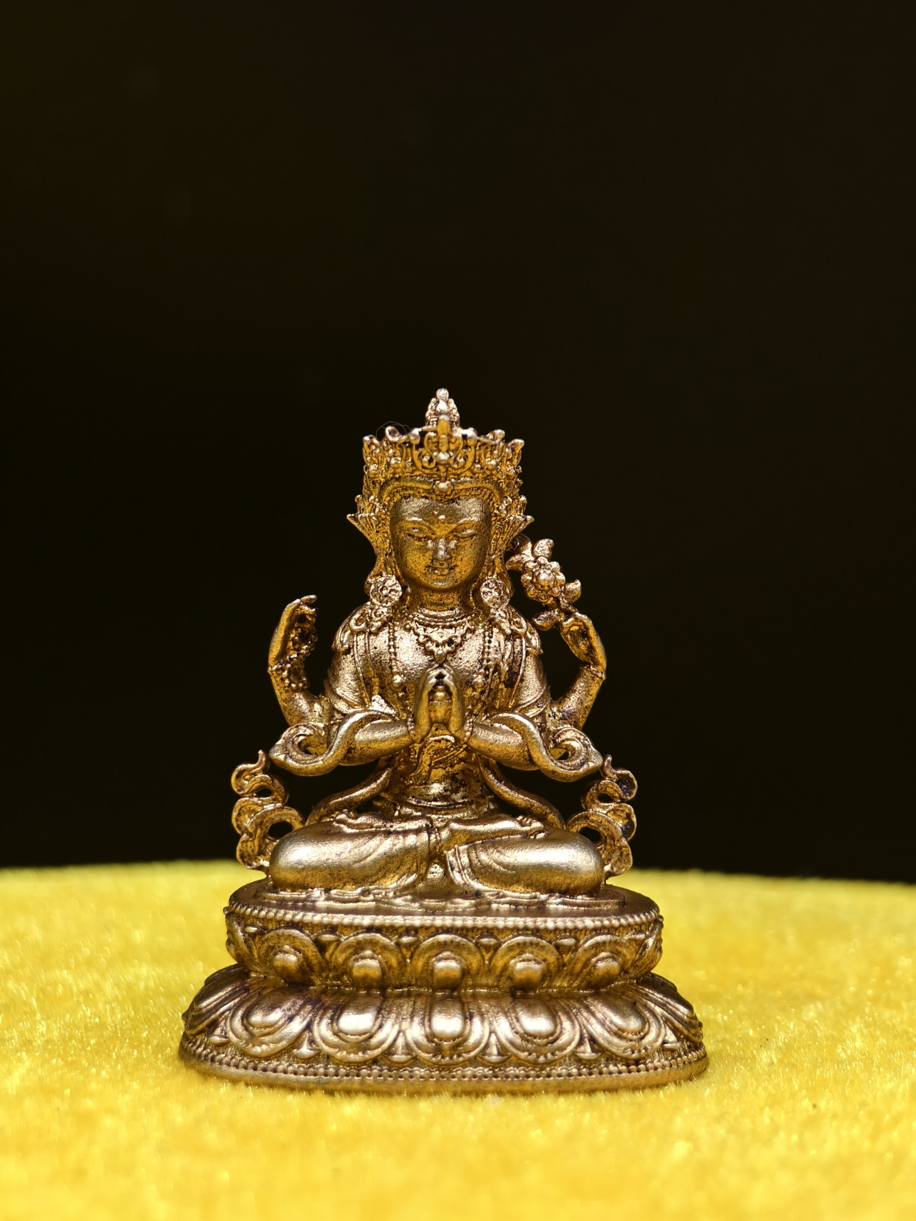 四臂觀音金身佛像