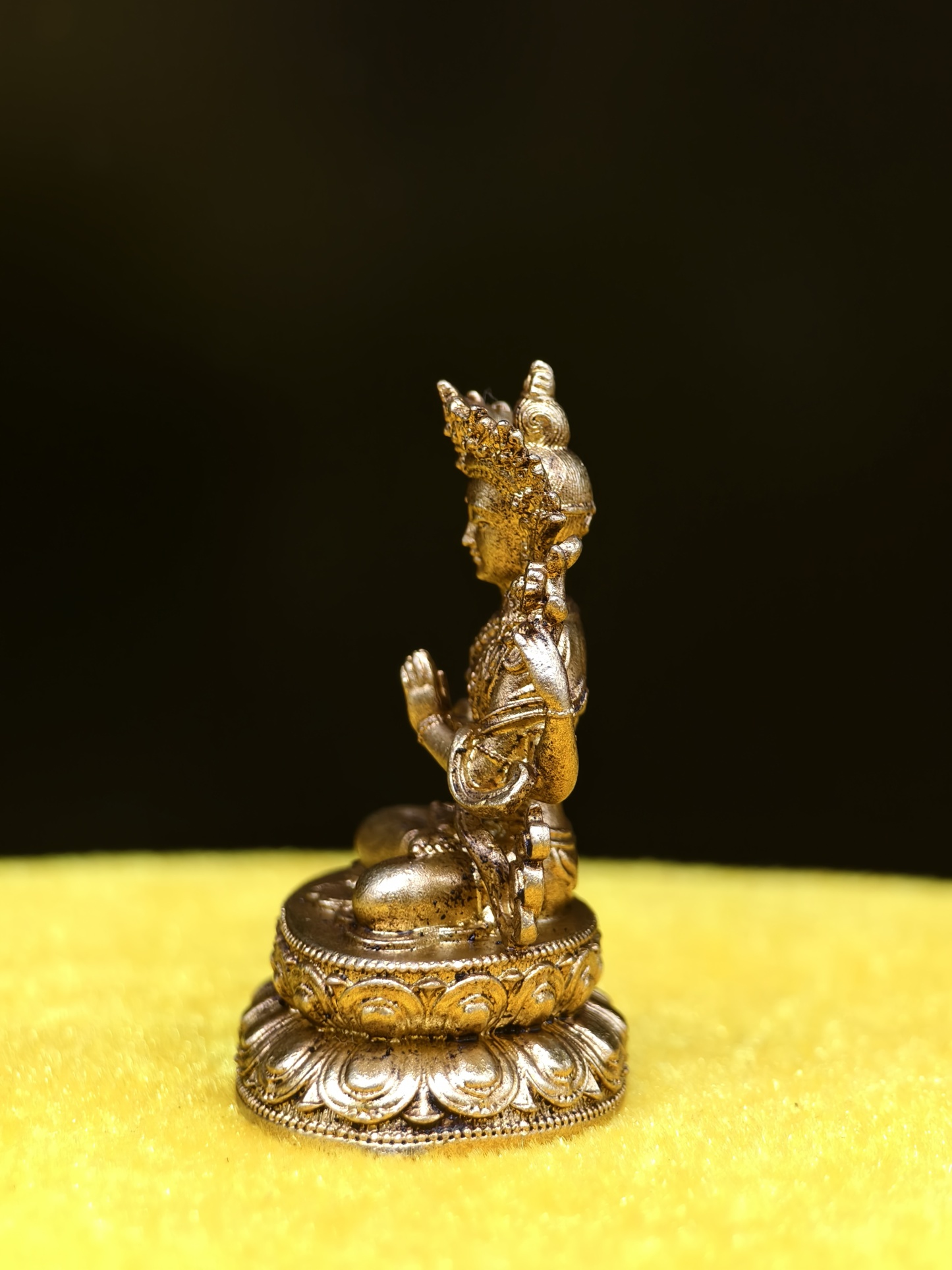 四臂觀音金身佛像