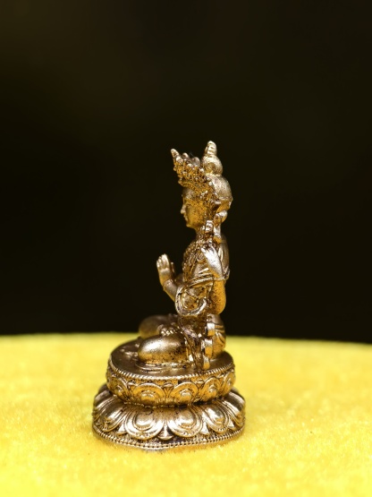 四臂觀音金身佛像