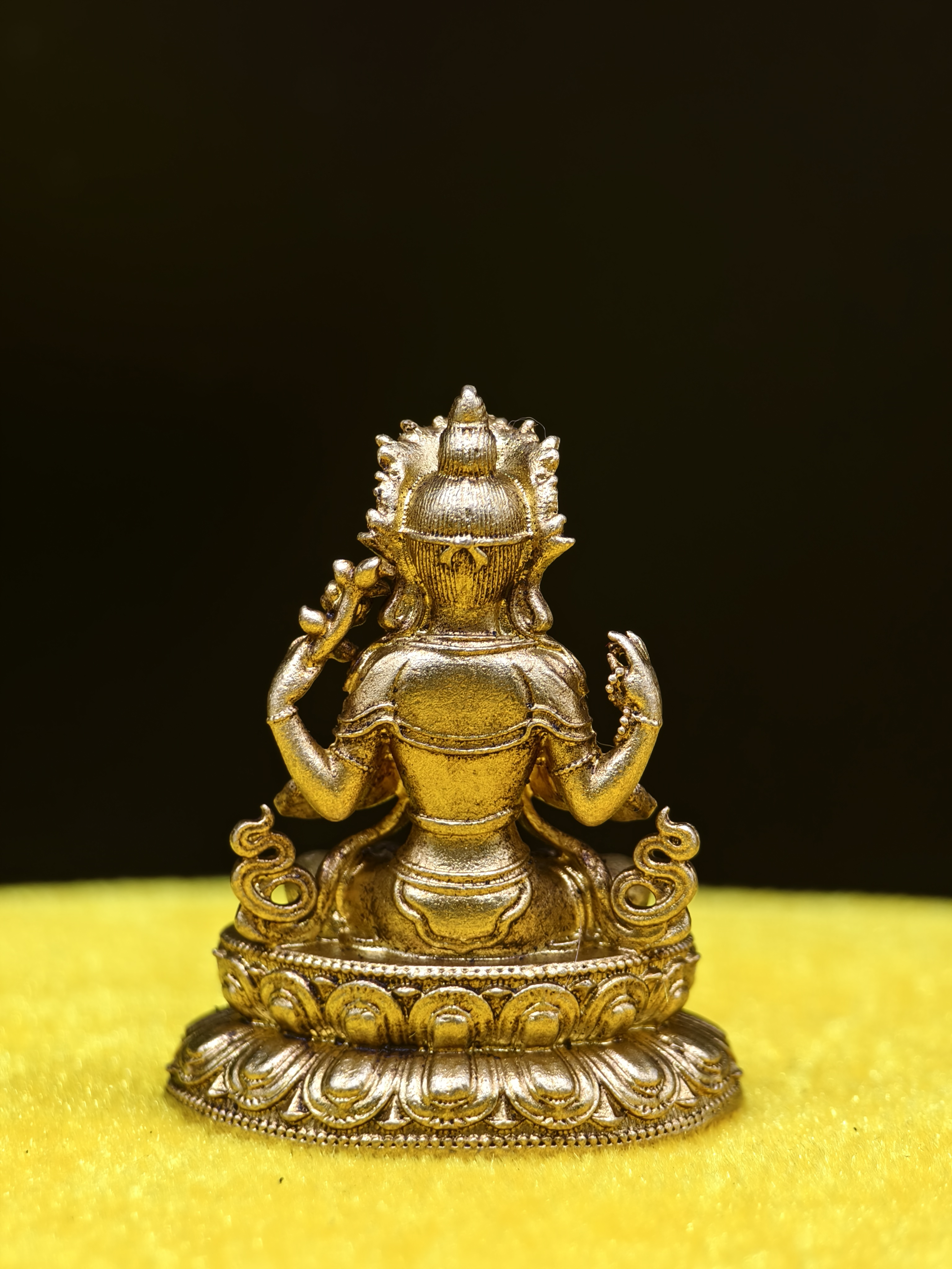 四臂觀音金身佛像