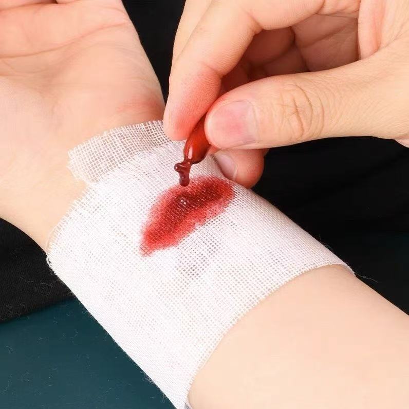 Fake Blood Capsules – Edible Vomiting Blood Pills for Halloween Cosplay Zombie Costume Prop