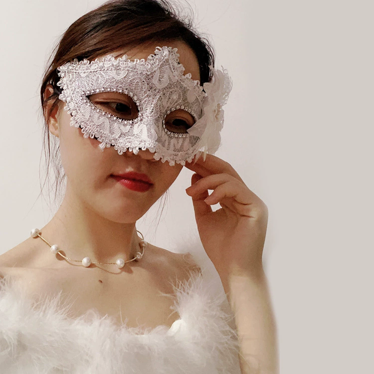 Floral Lace Half Face Mask – Flower Embellished Masquerade Eye Mask for Women, Romantic Party Mask for Halloween & Ball