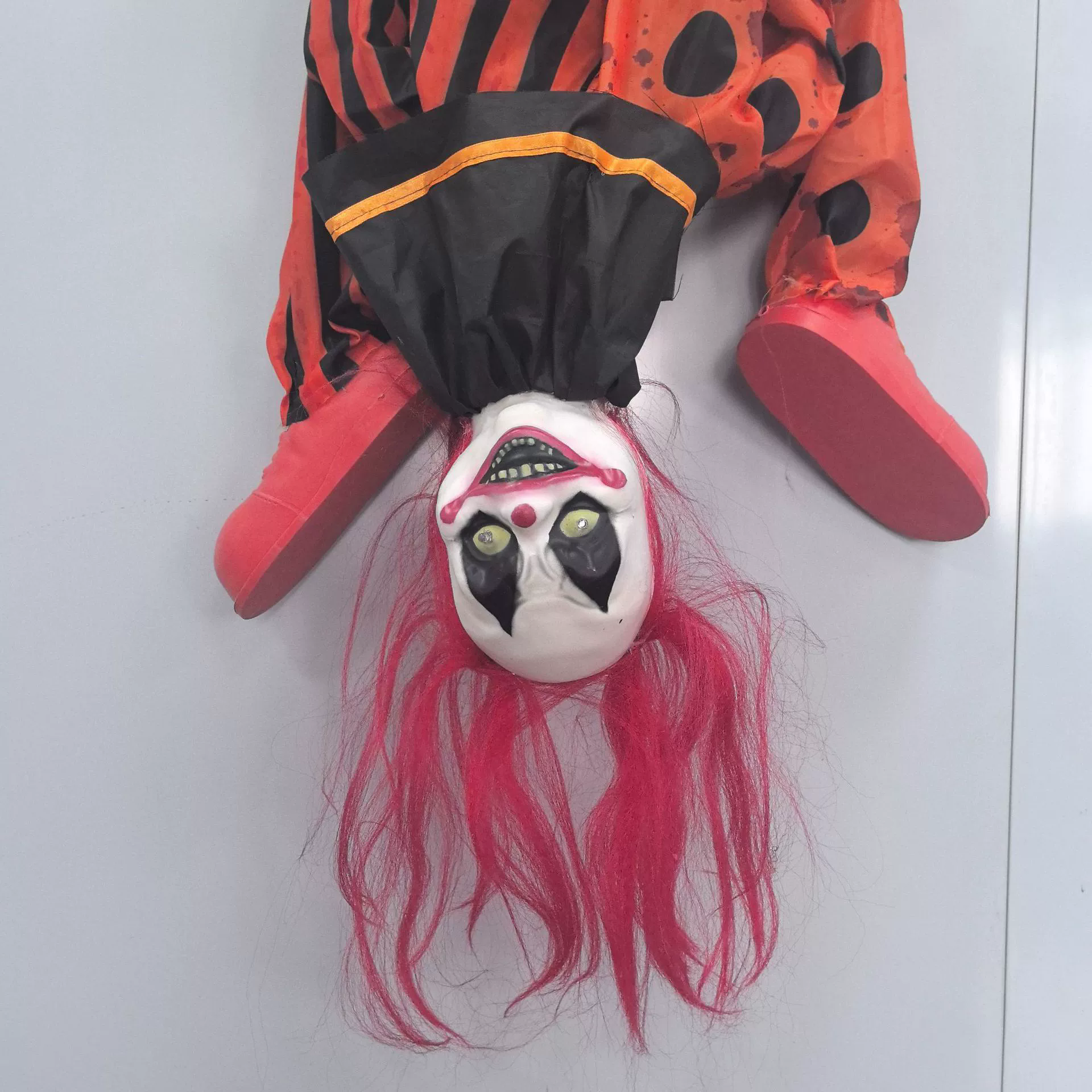 Hanging Upside Down Clown Doll – Creepy Inverted Joker Plush for Halloween Decor Prop