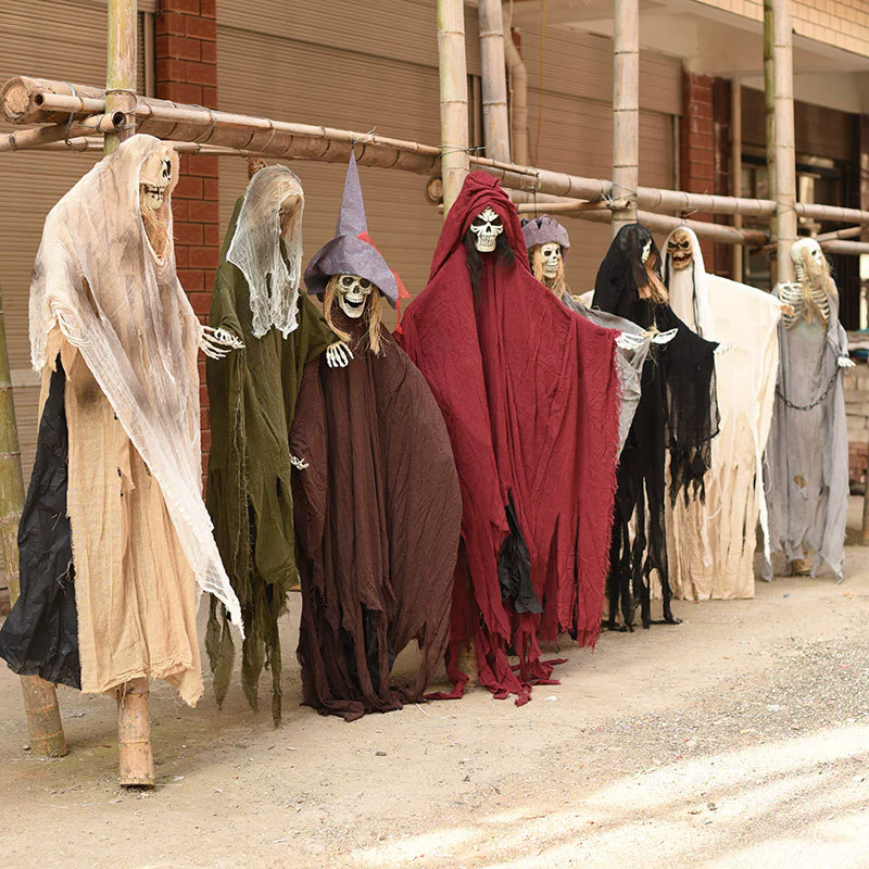 Hanging Skeleton Ghost – Creepy Skull Ghost with Tattered Robe & Chain for Haunted House & Halloween Yard Decor