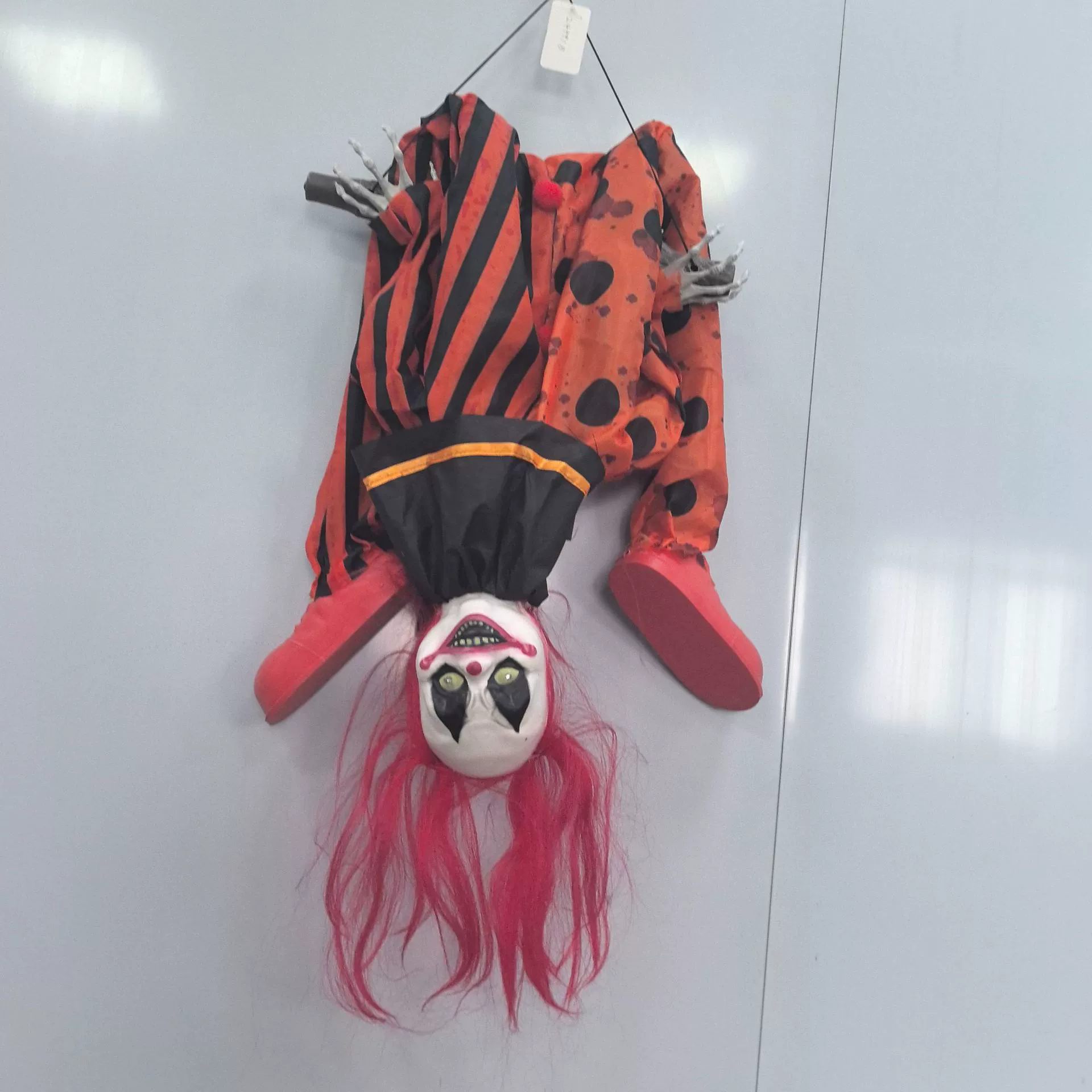 Hanging Upside Down Clown Doll – Creepy Inverted Joker Plush for Halloween Decor Prop