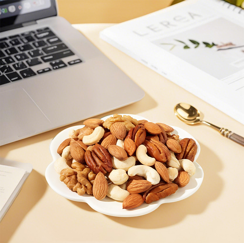 Mr. Squirrel® 4-in-1 Mix Nuts