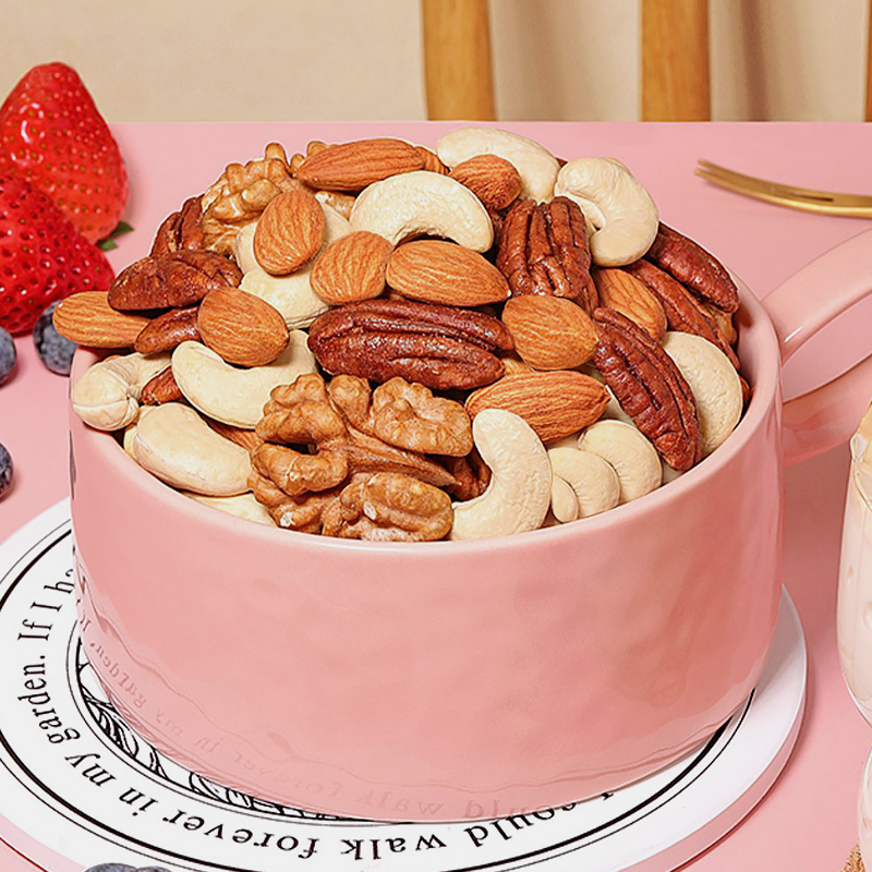 Mr. Squirrel® 4-in-1 Mix Nuts