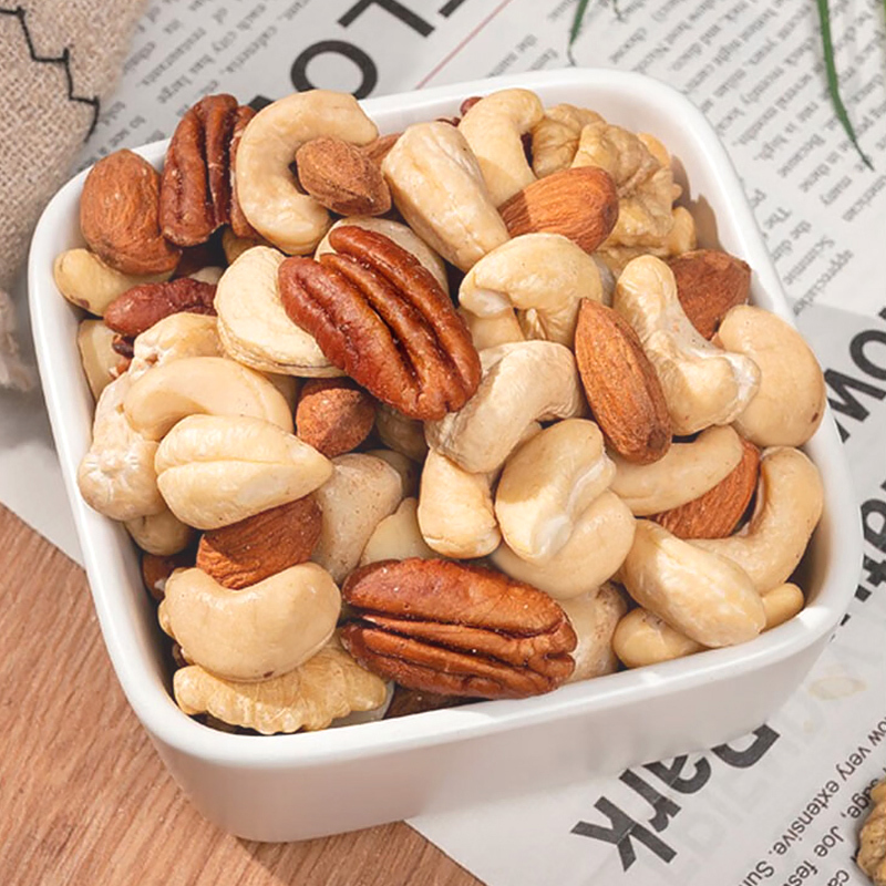 Mr. Squirrel® 4-in-1 Mix Nuts
