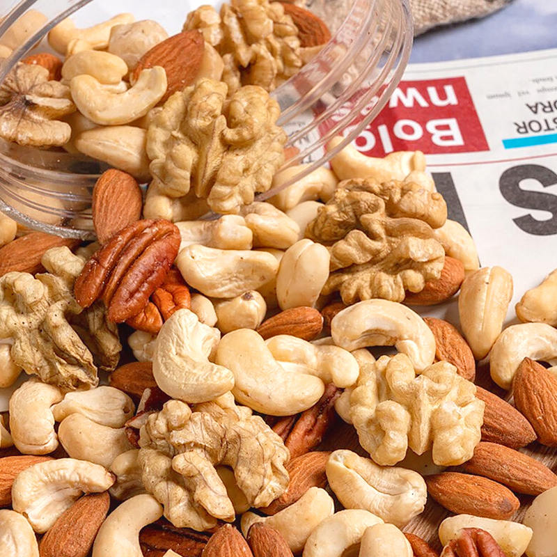 Mr. Squirrel® 4-in-1 Mix Nuts