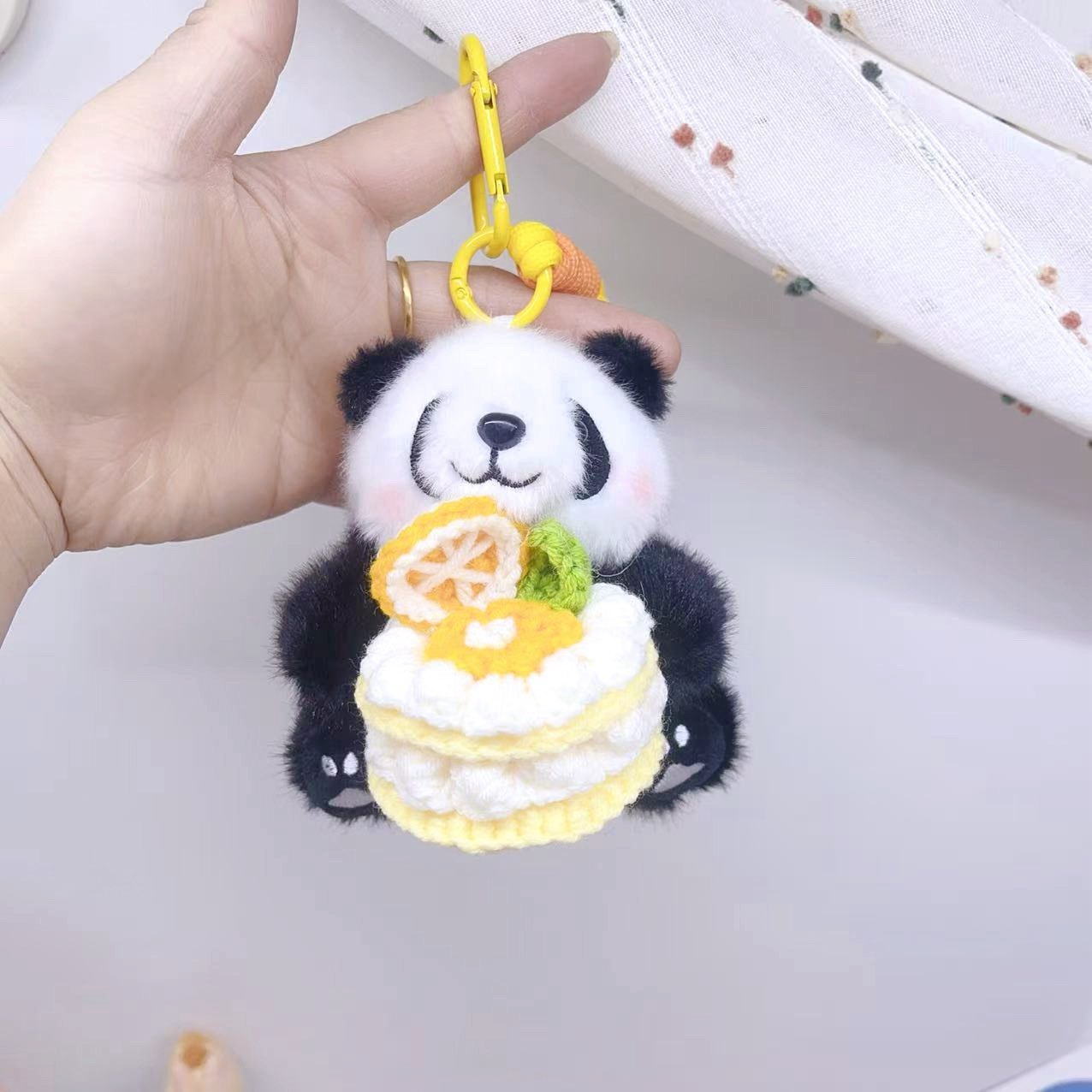 New Arrival: Knitted “Cake in Hand” Giant Panda Plush Charm – Cute Stuffed Chengdu Panda Doll for Bags & Keychains, Perfect Gift