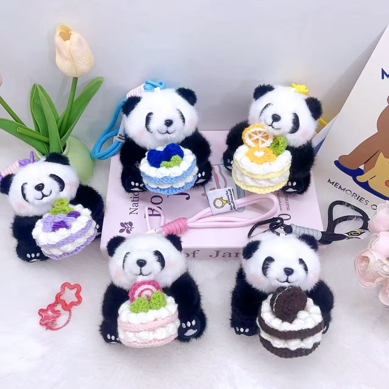 New Arrival: Knitted “Cake in Hand” Giant Panda Plush Charm – Cute Stuffed Chengdu Panda Doll for Bags & Keychains, Perfect Gift