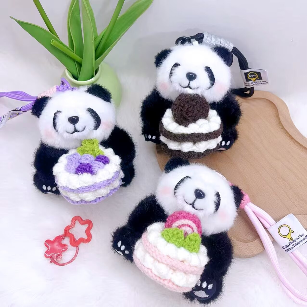 New Arrival: Knitted “Cake in Hand” Giant Panda Plush Charm – Cute Stuffed Chengdu Panda Doll for Bags & Keychains, Perfect Gift