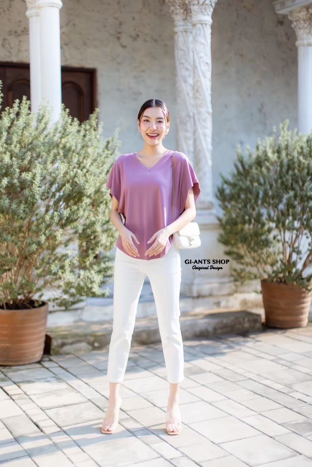 A6  📢📢 Korean-Style Curved V-Neck T-Shirt 📢📢