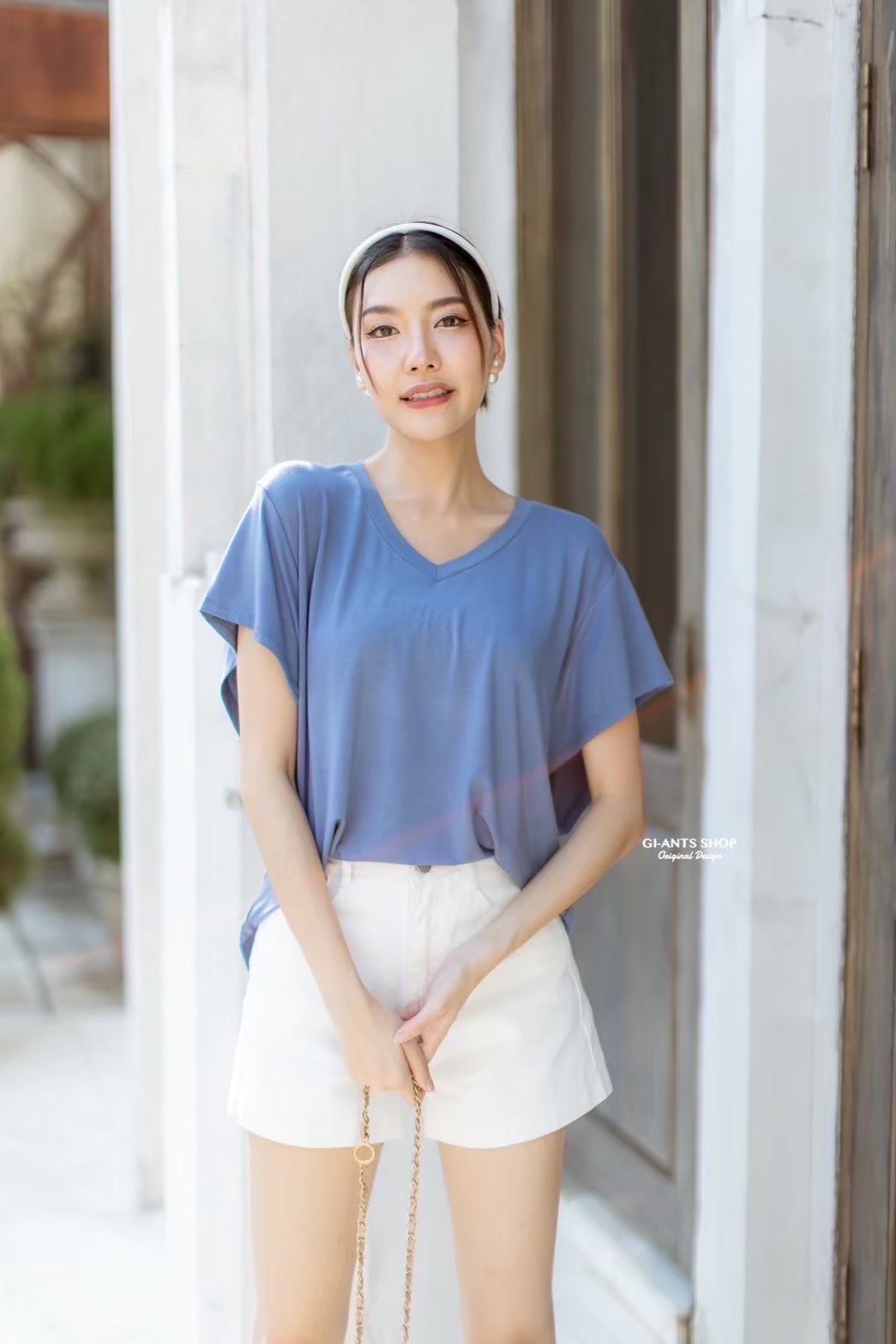 A6  📢📢 Korean-Style Curved V-Neck T-Shirt 📢📢