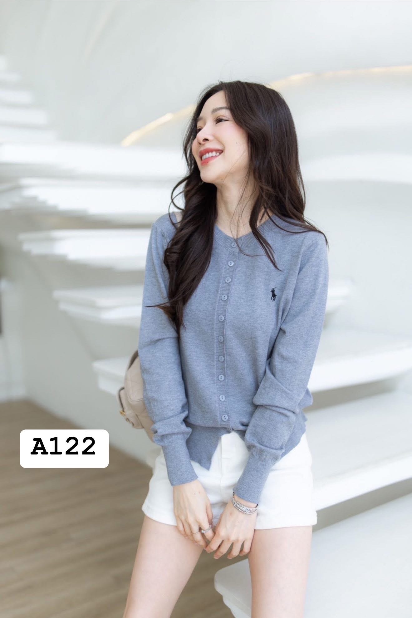 A122 Polo embroidered wool cardigan