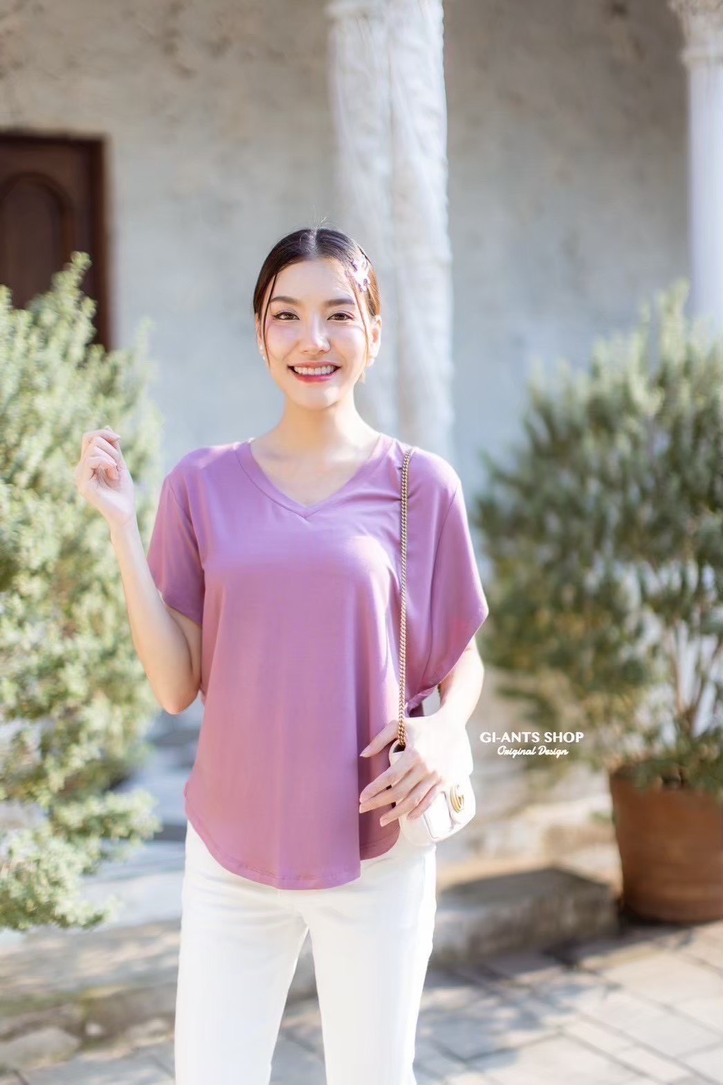 A6  📢📢 Korean-Style Curved V-Neck T-Shirt 📢📢