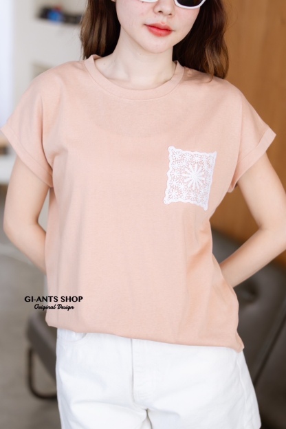 A1 Round neck T-shirt with lace pockets