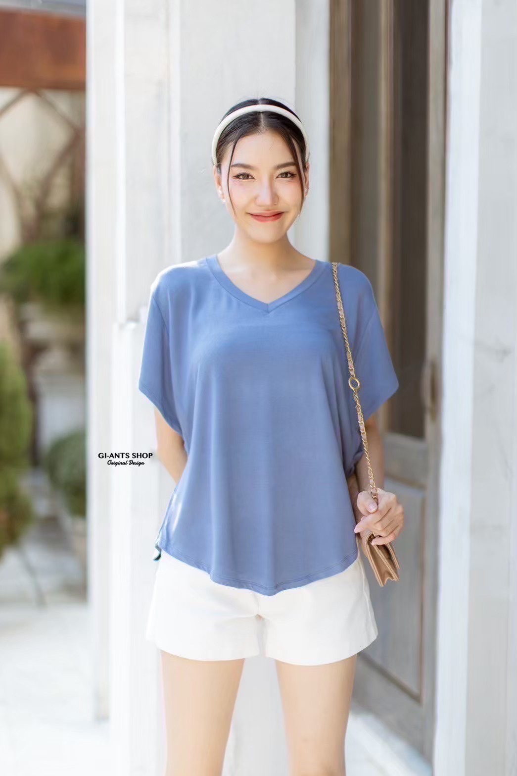 A6  📢📢 Korean-Style Curved V-Neck T-Shirt 📢📢