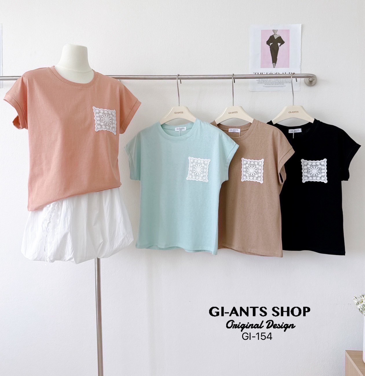 A1 Round neck T-shirt with lace pockets